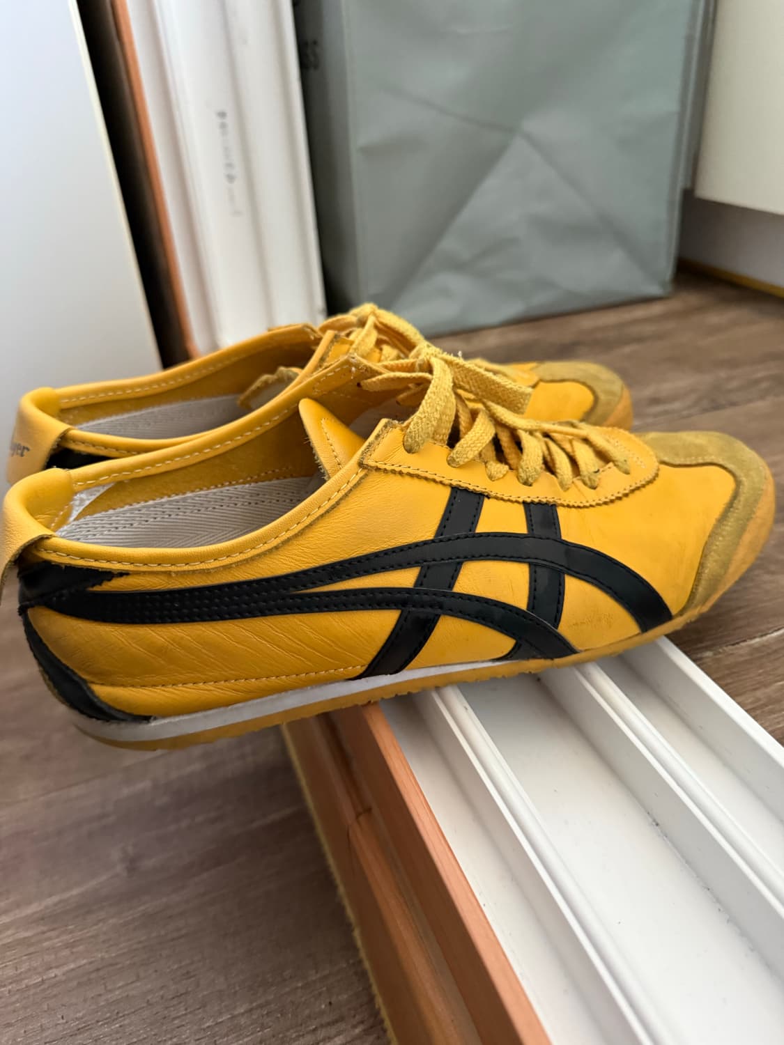 오니츠카 타이거 멕시코 66 옐로우 블랙 상품이미지1