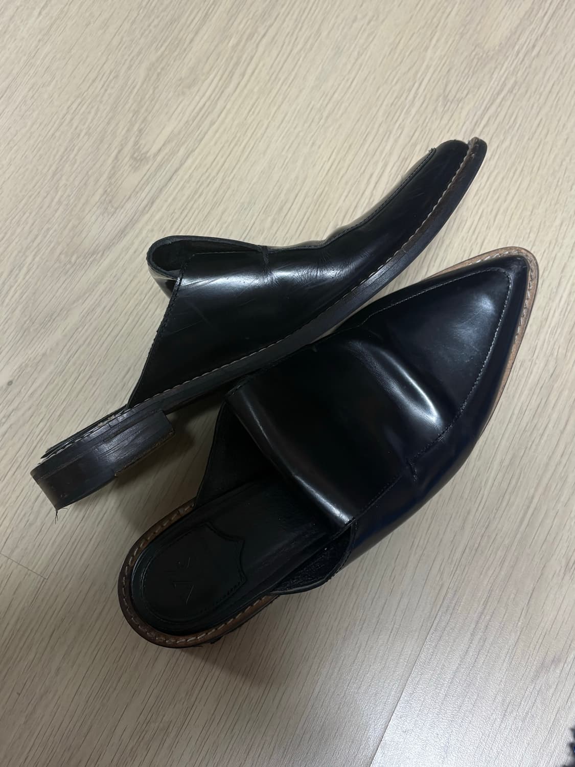 요지 야마모토 레더 슬리퍼 뮬 상품이미지1