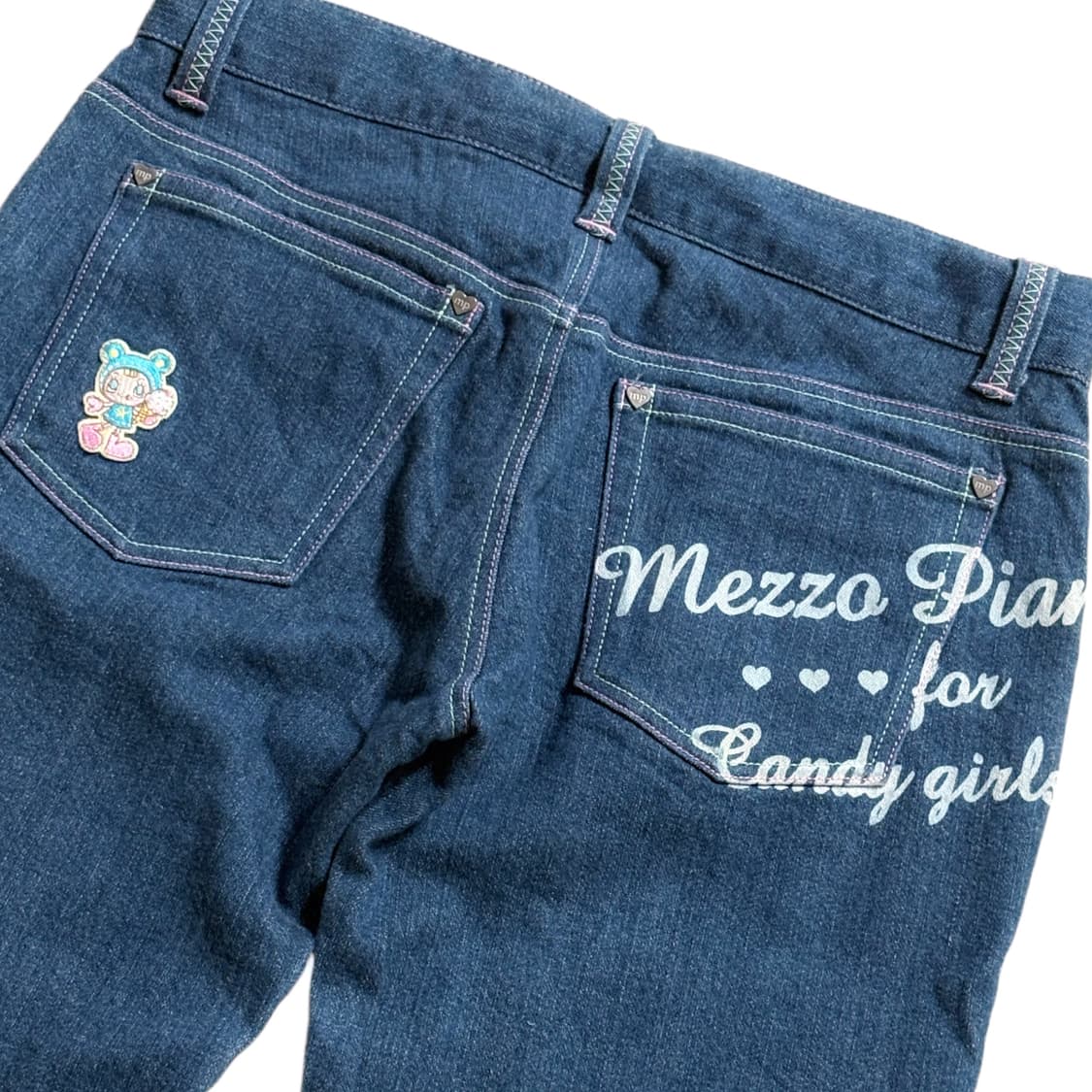 Mezzo piano 메조피아노 자수 패치 프린팅 데님 세미부츠컷 팬츠 상품이미지4