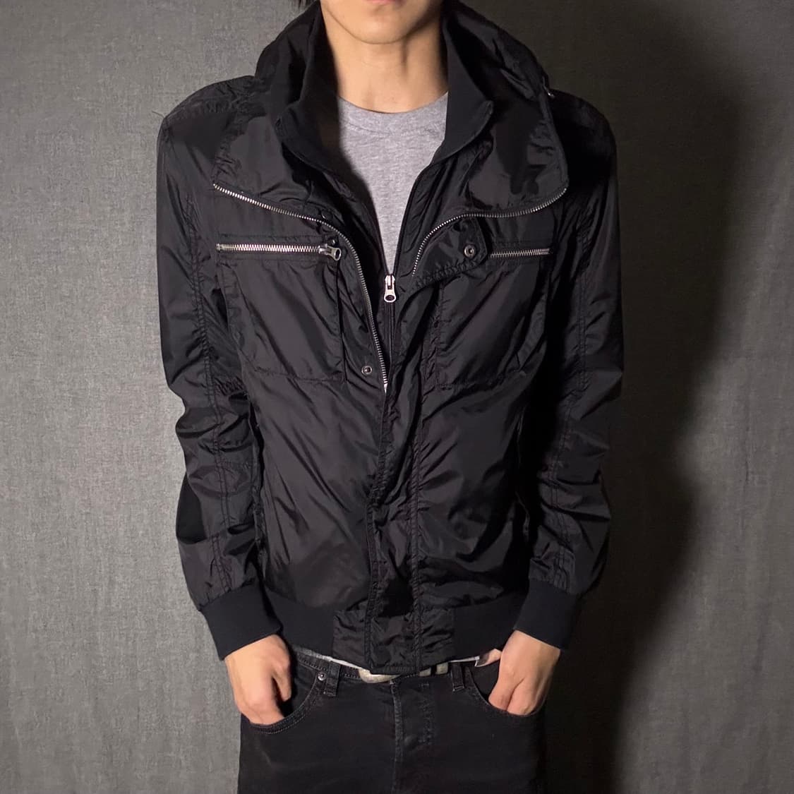 블랙 하이넥 지퍼 자켓 상품이미지1