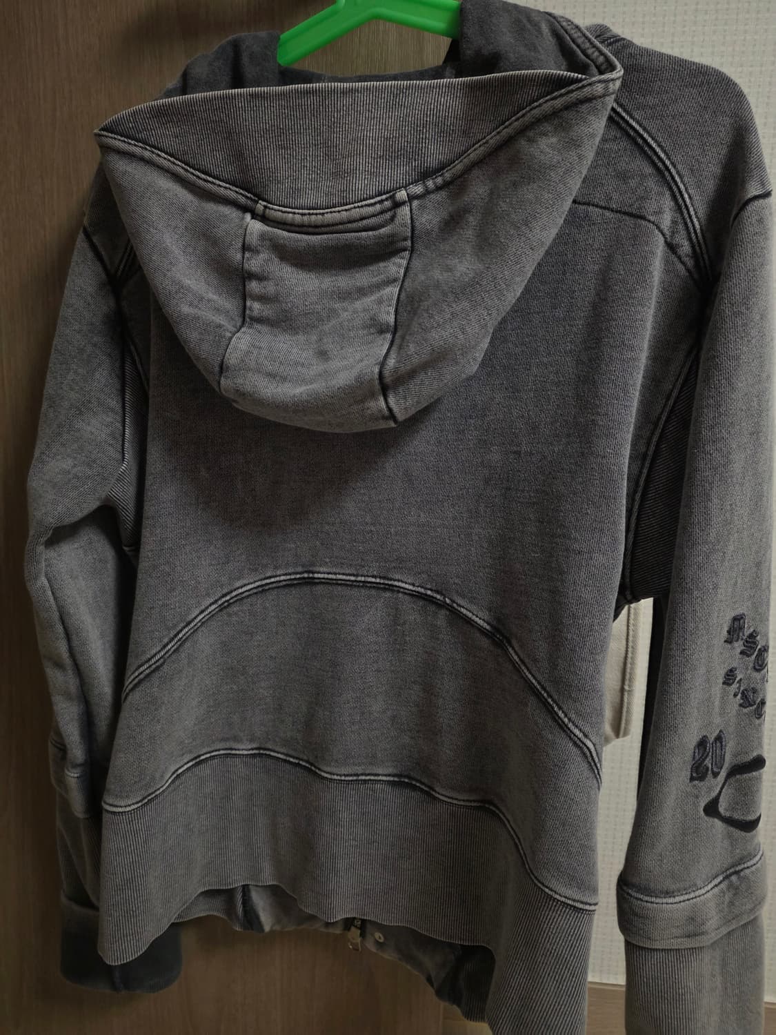 (W) 미스치프 컷 오프 후드 워시드 차콜 - M size 상품이미지3