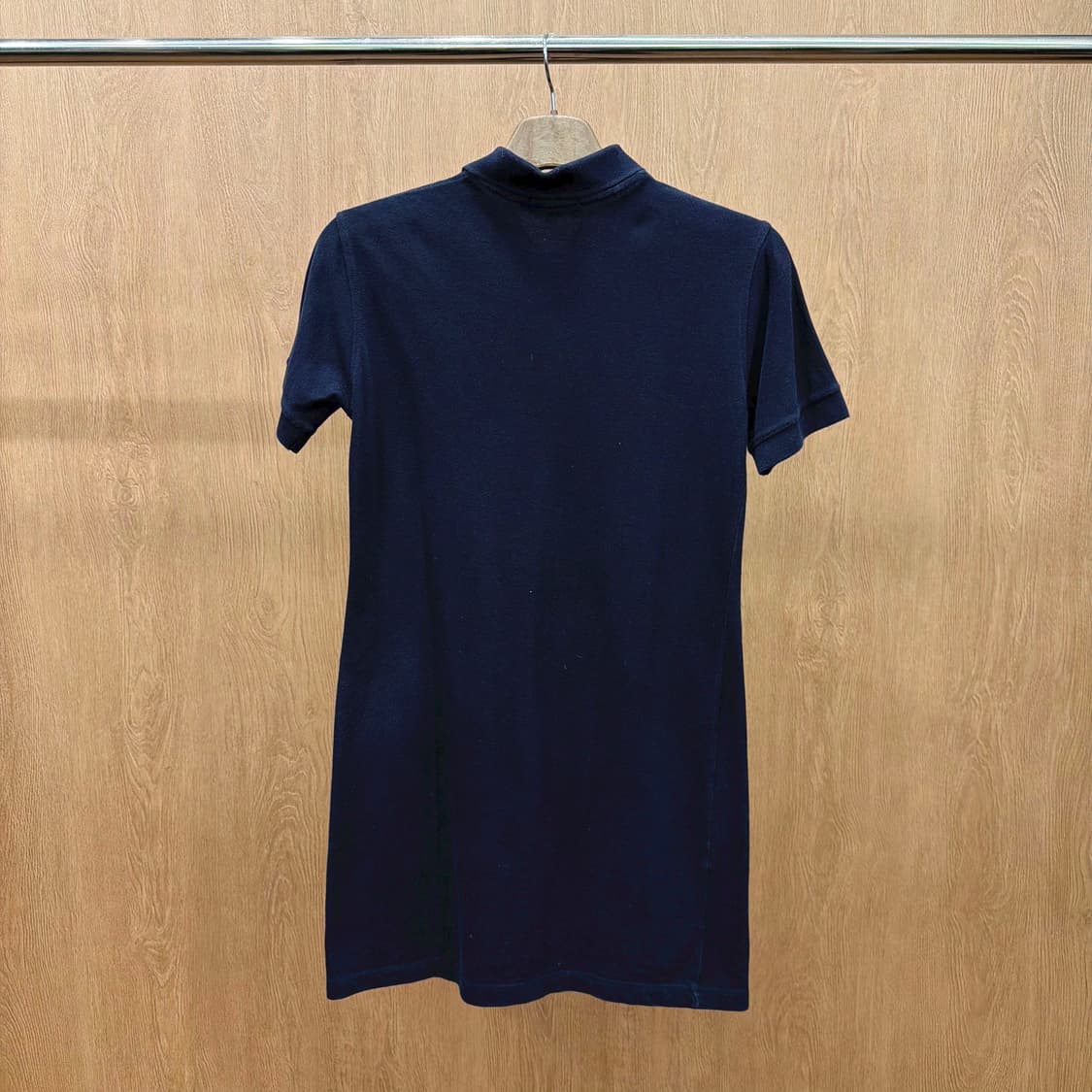 버버리 런던 미디 원피스 버튼 카라 반팔 로고 자수 디테일 무지 네이비 상품이미지3