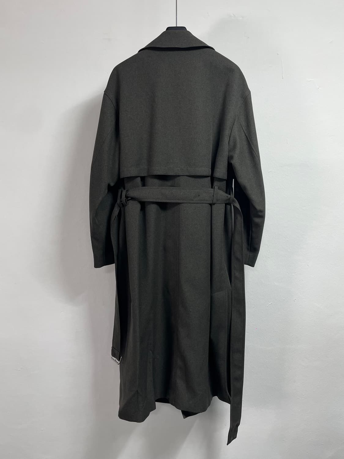 인사일런스 사사키 더블 포켓 롱 트렌치코트 (on.82) 상품이미지3