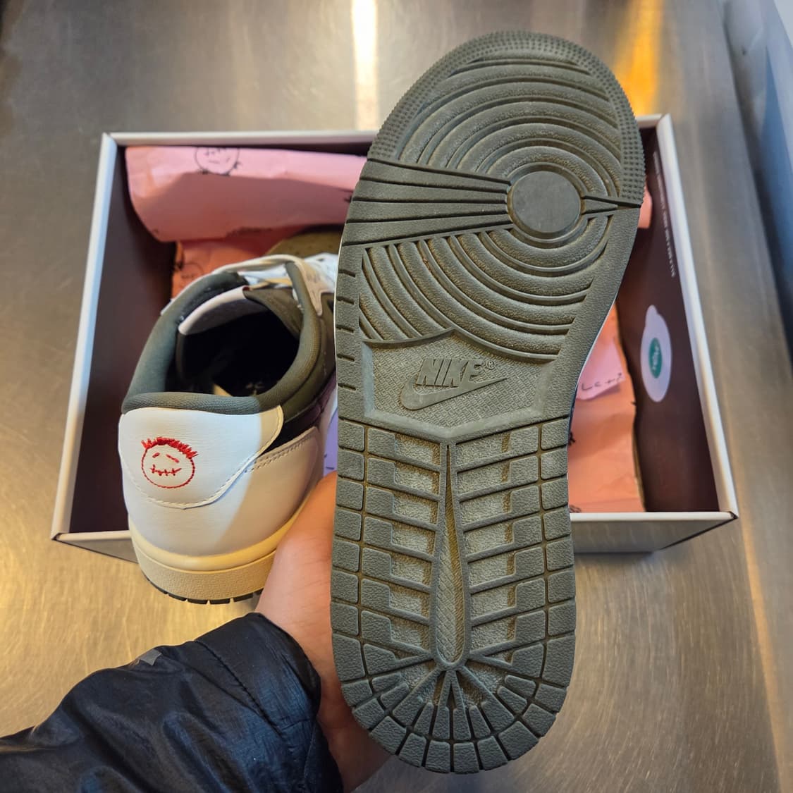 나이키 X 트래비스 스캇 조던1 로우 OG SP 리버스 올리브 (265) 상품이미지5