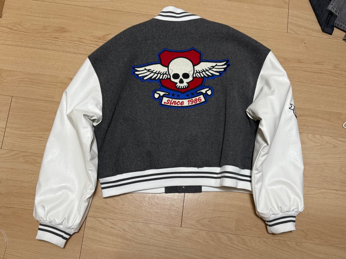 투플랜 라킹 자수 크롭 스타디움 자켓 (그레이) 상품이미지2