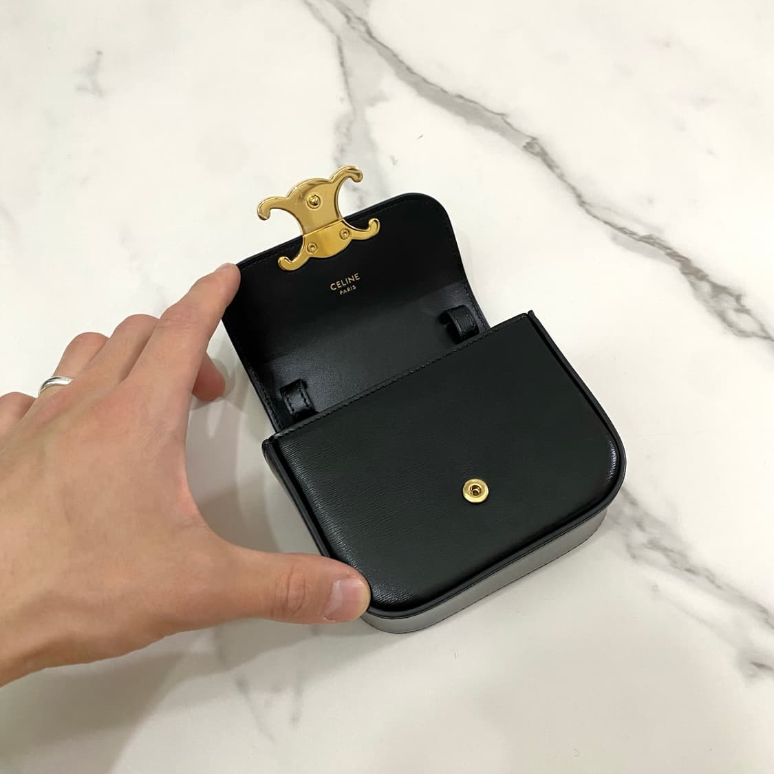 거의새것 셀린느 미니 클로드 샤이니 카프스킨 블랙 여성 가방 상품이미지6