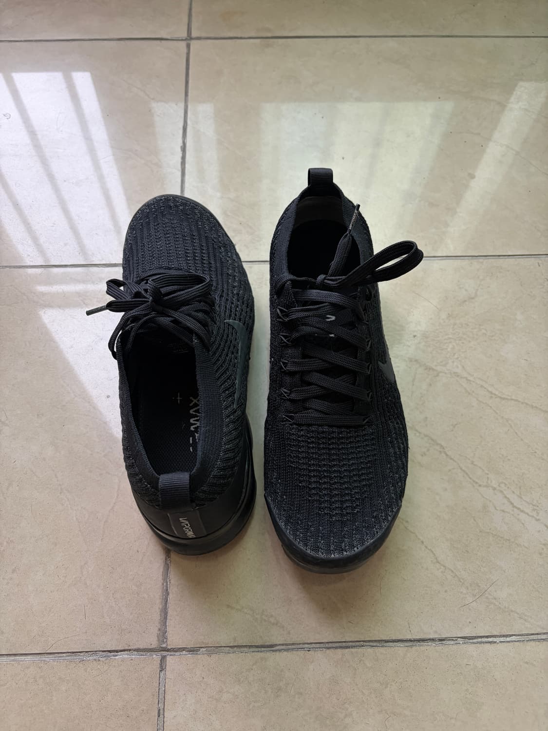 나이키 베이퍼맥스3 트리플블랙 260입니다 상품이미지2