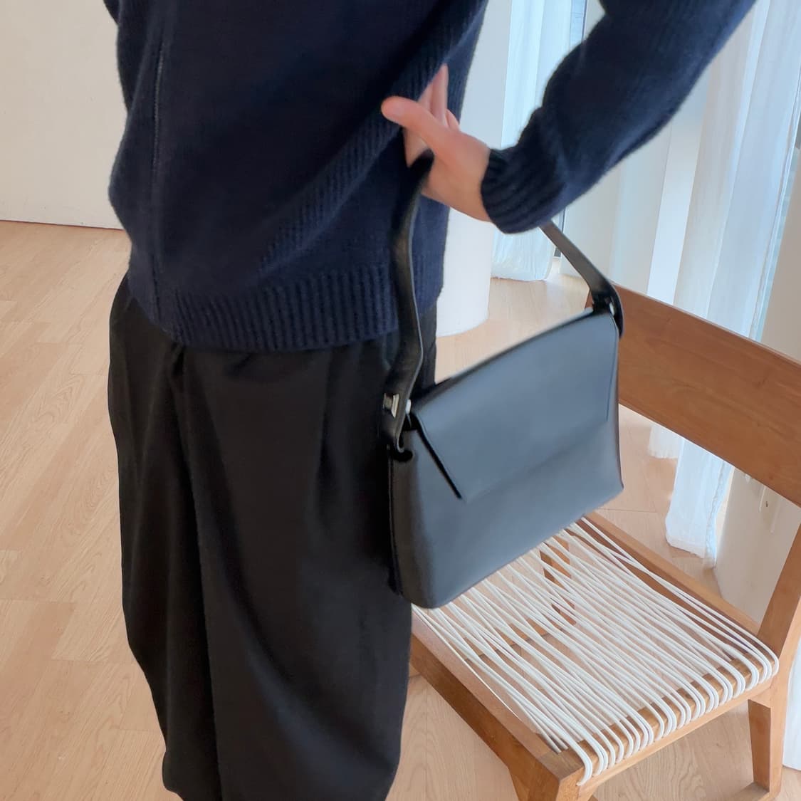 로에베 가죽 숄더백 상품이미지2