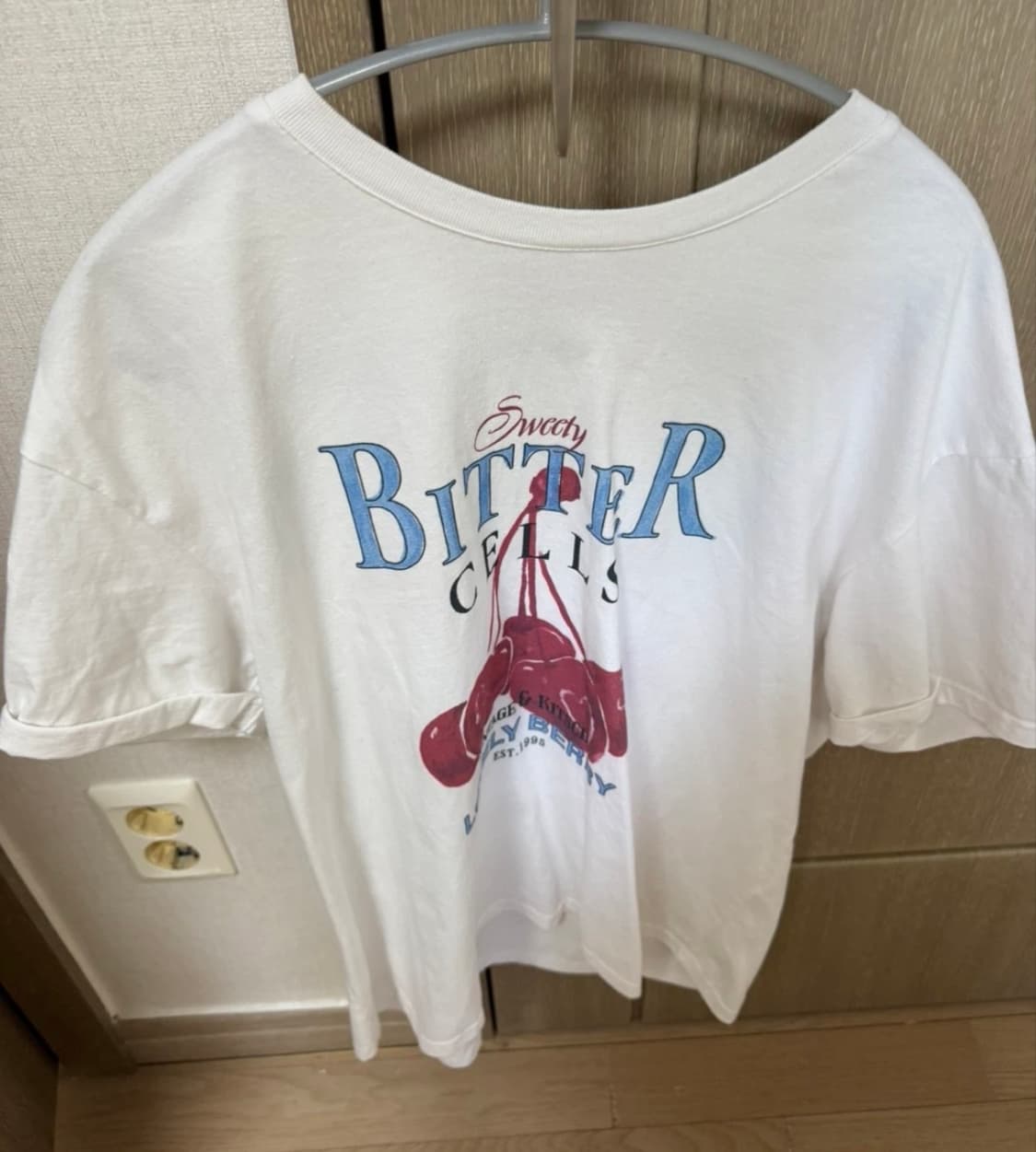 비터셀즈 티셔츠 (은채 픽)Cherry Berry Tee-White 상품이미지2