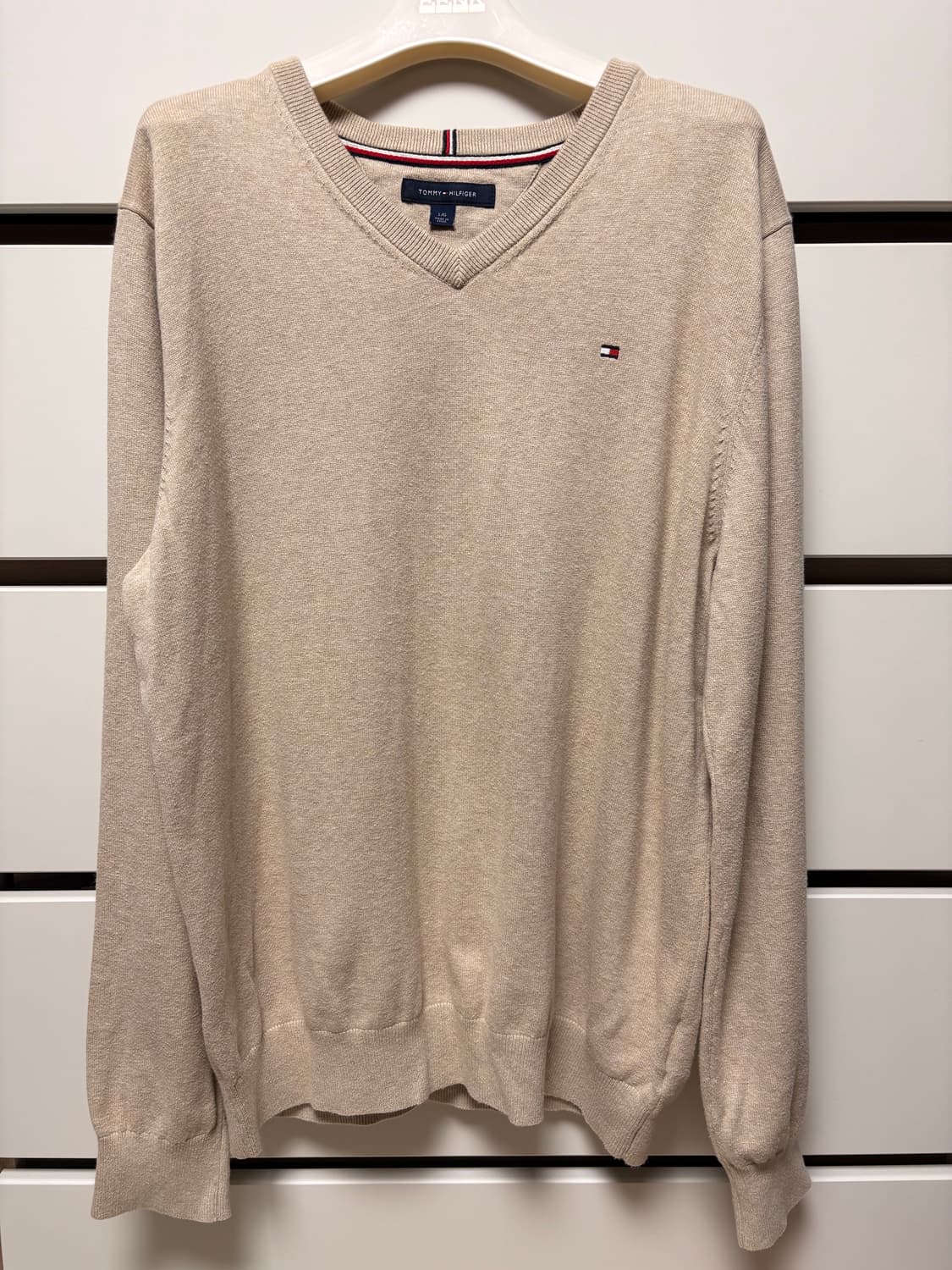 타미힐피거 베이지 V넥 니트  상품이미지1