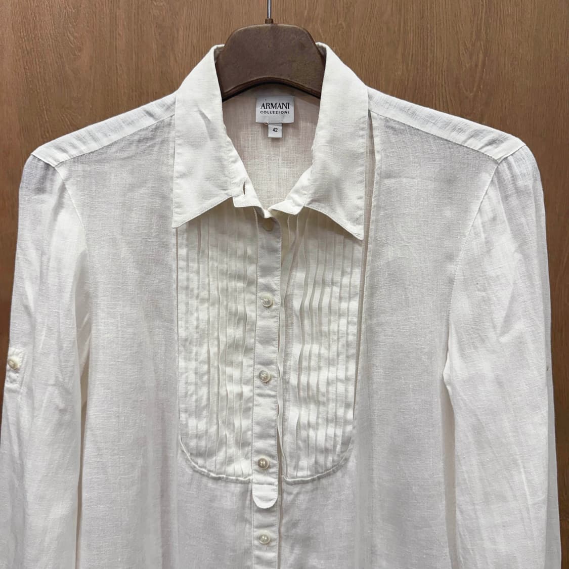 아르마니 콜레지오니 클래식 블라우스 버튼다운 플리츠 디테일 화이트 상품이미지4