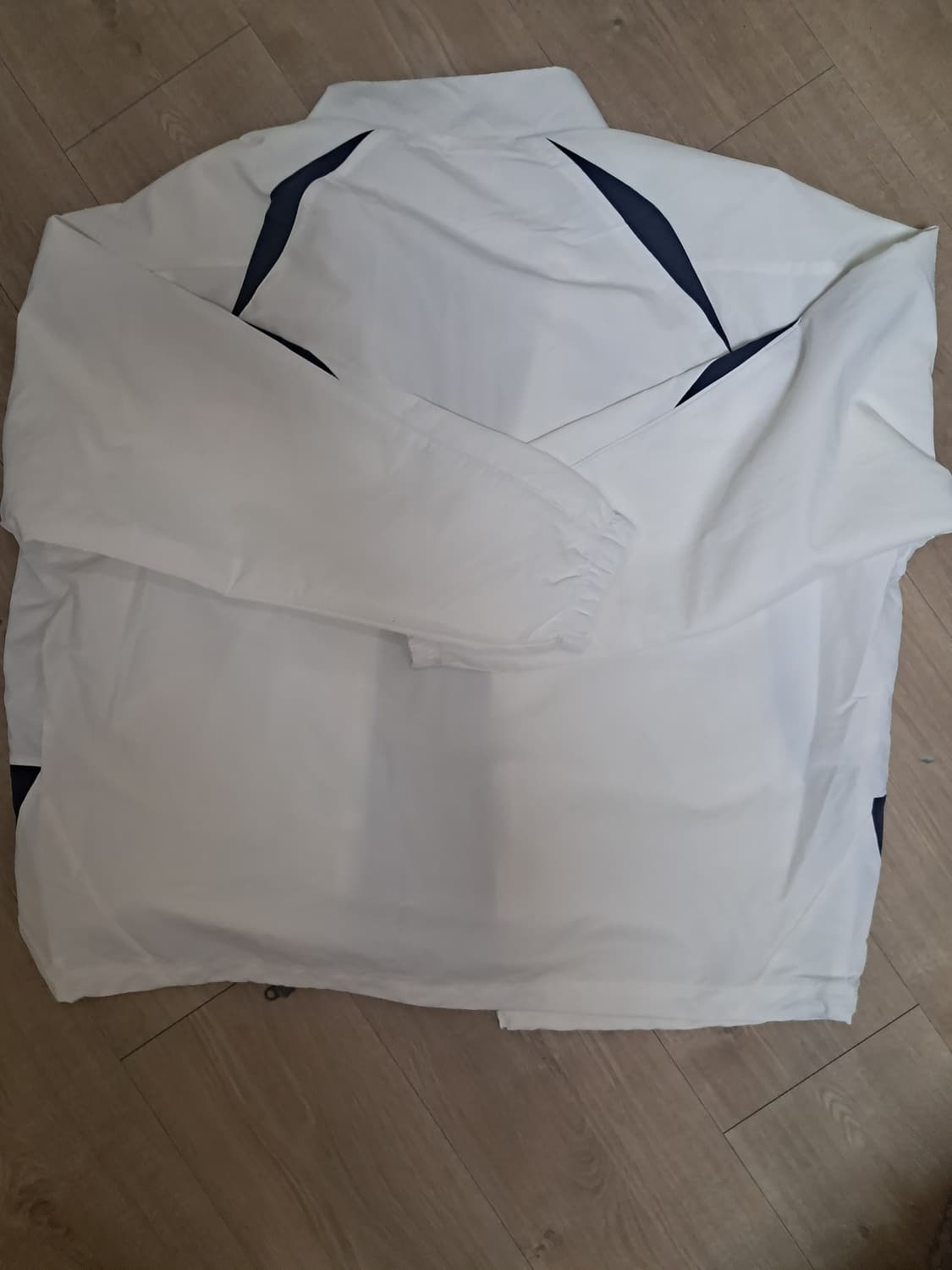 엄브로 HBL 스포티 캐주얼 스탠넥 바람막이 자켓 아이보리 105 상품이미지3