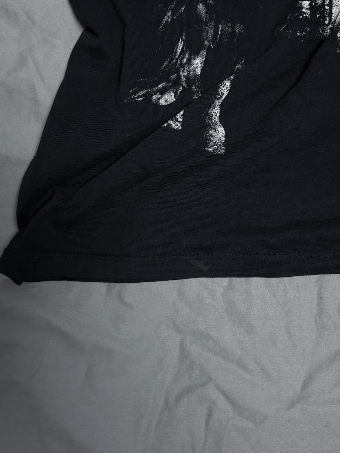 [M] H&M 페가수스 그래픽 딥 브이넥 반팔 티셔츠 (블랙) 상품이미지5