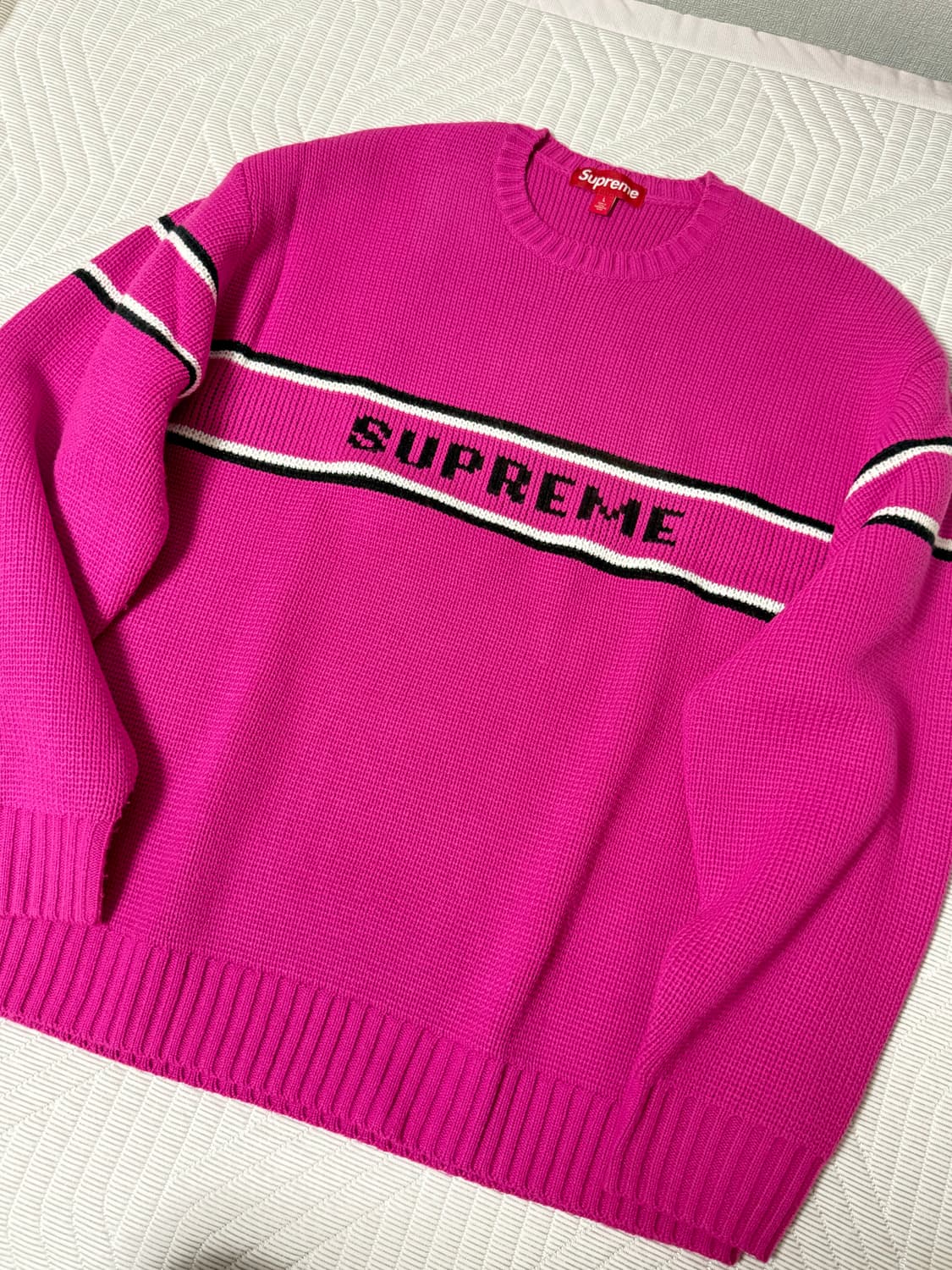 슈프림 체스트 스트라이프 스웨터 핑크 상품이미지1