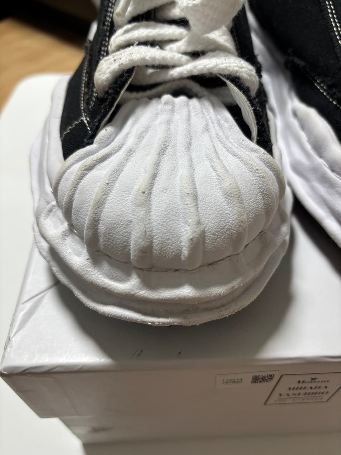 *[EU 44] 미하라 야스히로 블레이키 로우탑 블랙 화이트 색상 44  상품이미지7