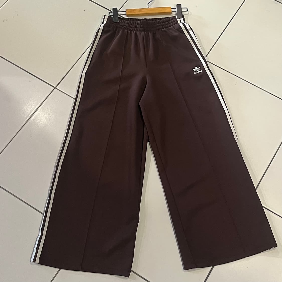 여성용 아디다스 클래식 와이드 레그팬츠 브라운 상품이미지1