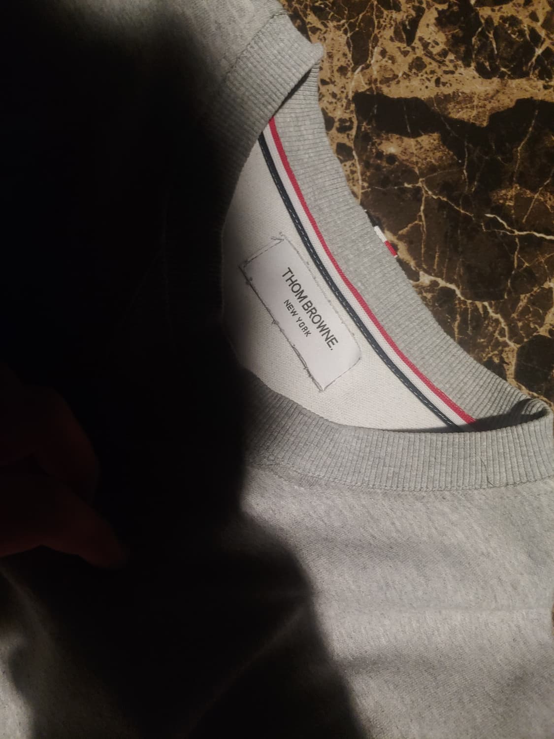 톰브라운 사선 완장 맨투맨 팝니다 상품이미지2