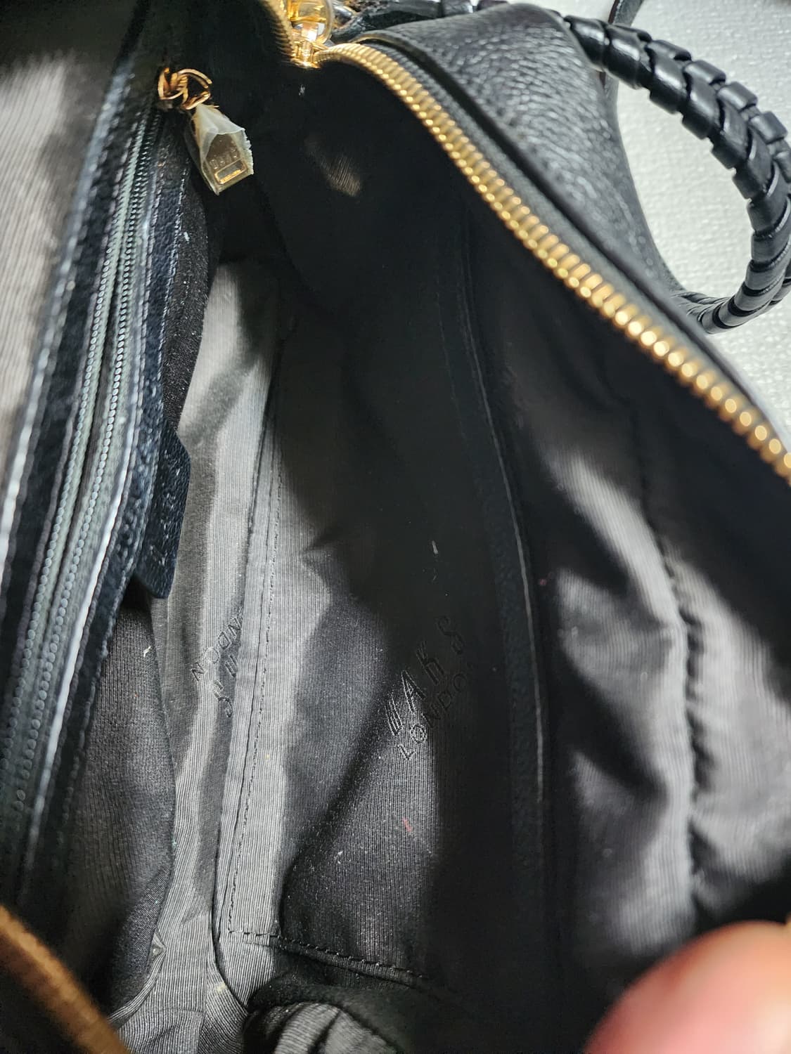 닥스 블랙 하우스체크 경판 가죽 크로스백 상품이미지9