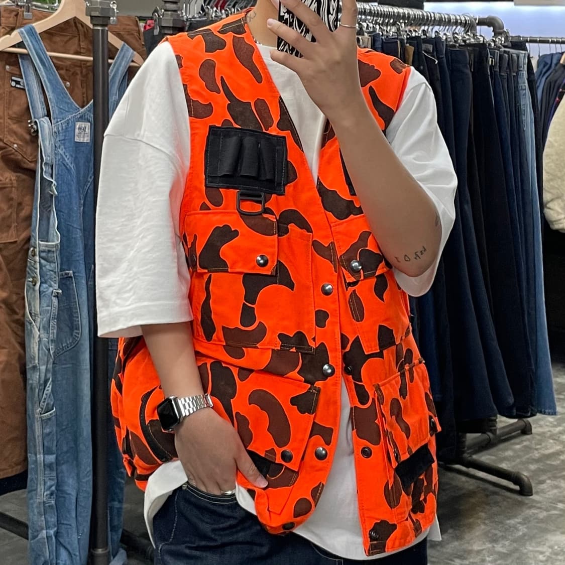 오렌지 독개구리 패턴 테크웨어 조끼 상품이미지1