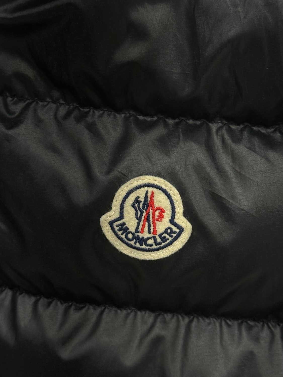 [4] 몽클레어 아우베 유광 조끼패딩 상품이미지3