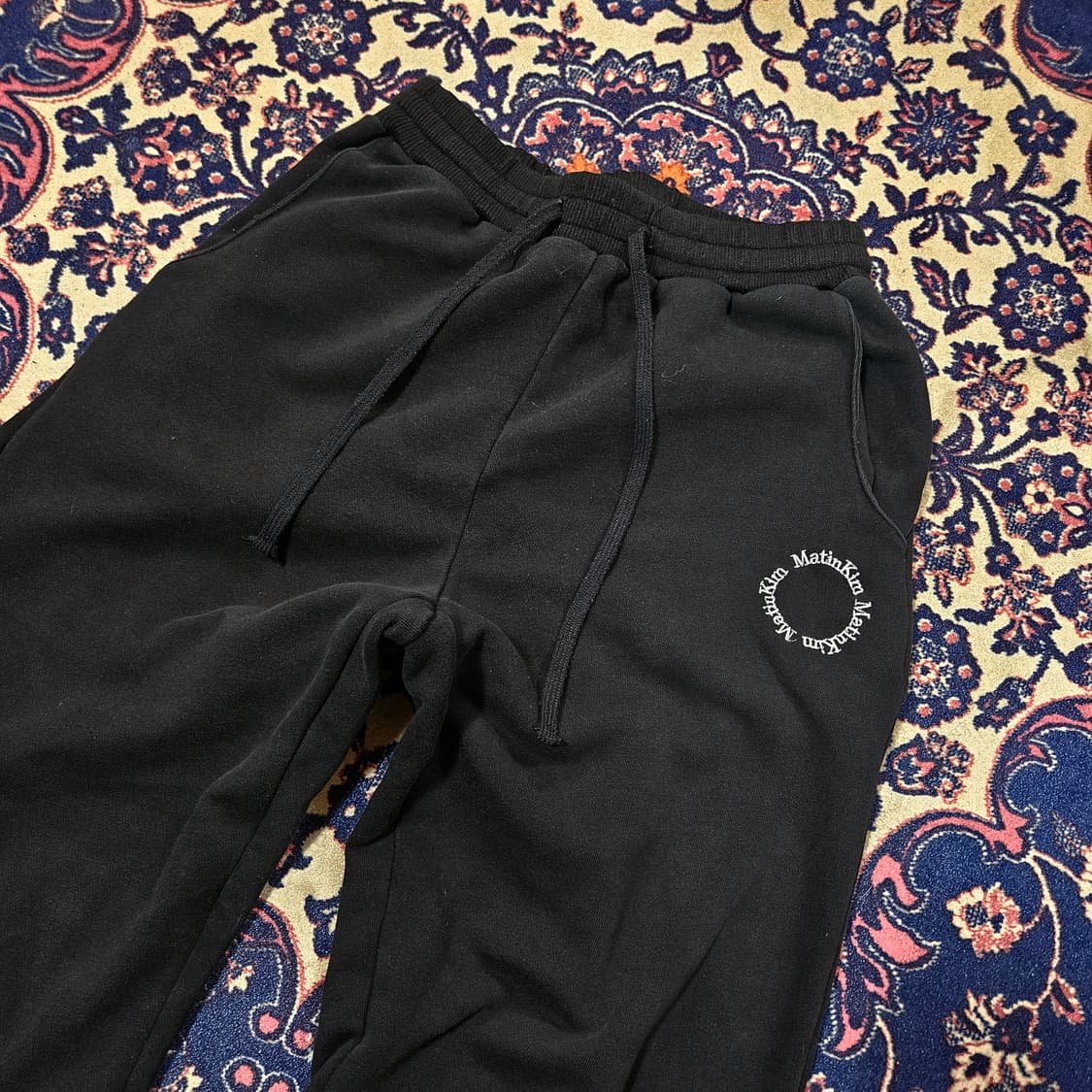 마뗑킴 턴업 티테일 스웨트 팬츠
Free size
 상품이미지3