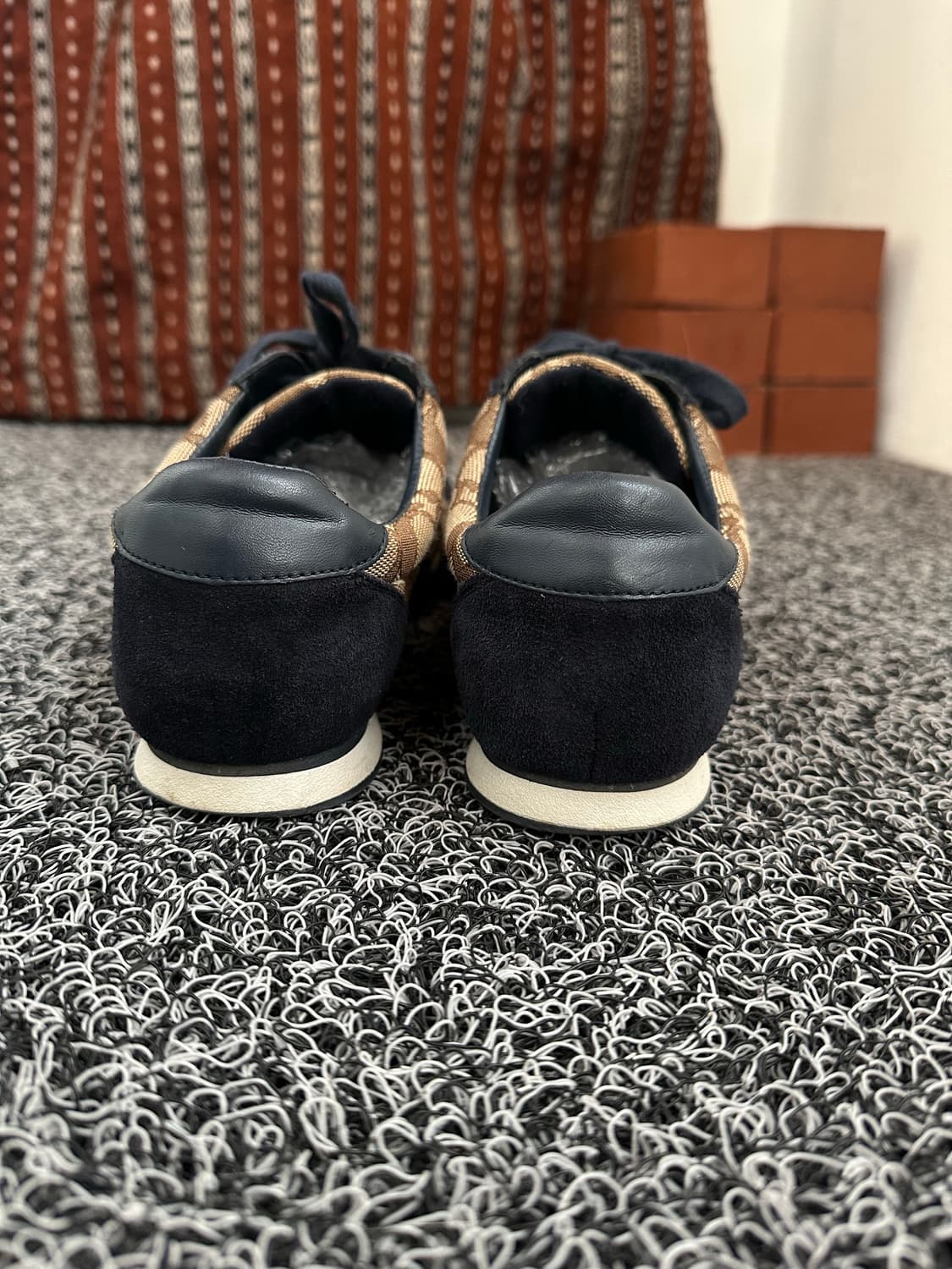 코치 로고 패턴 스니커즈 235mm 상품이미지4