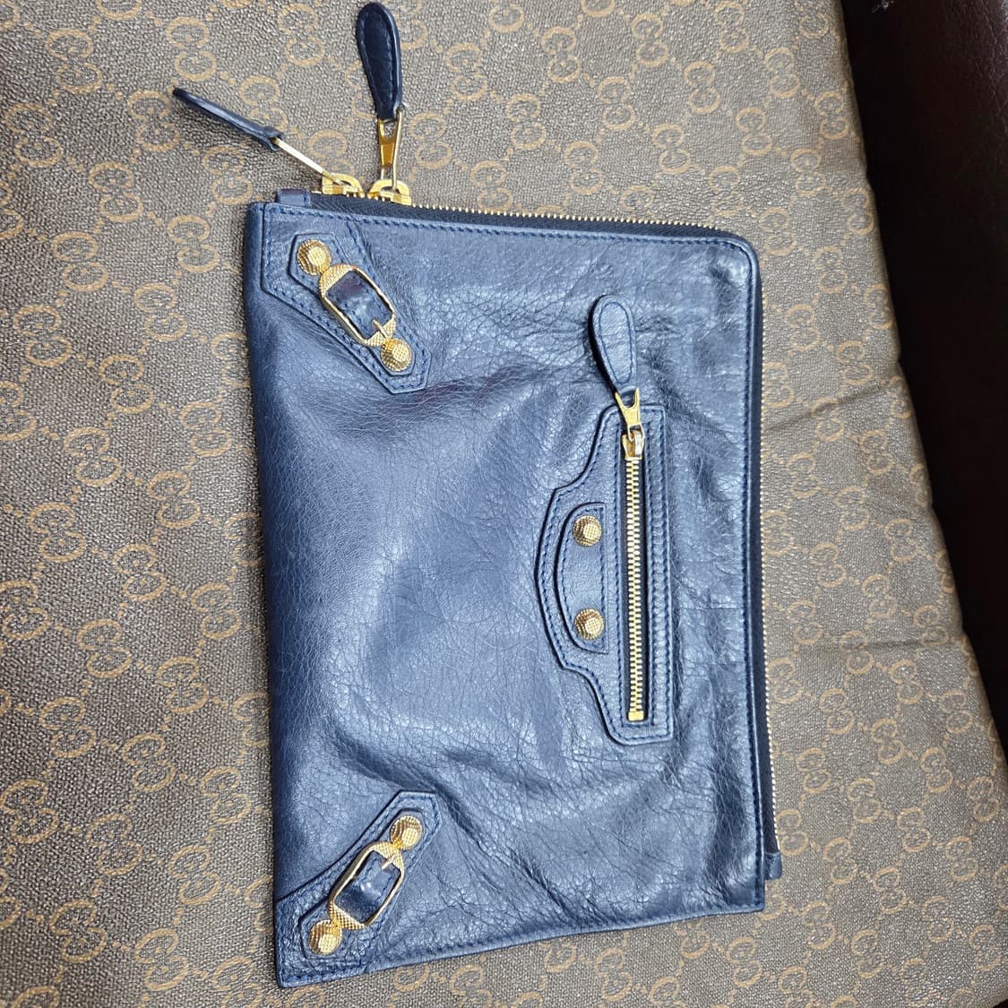 발렌시아가 모터 클러치백 상품이미지1