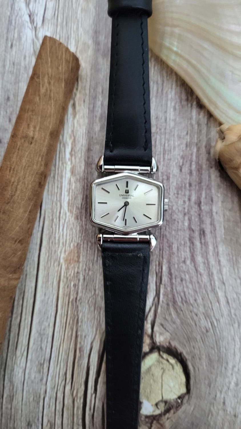 [특가상품]정품 빈티지 유니버셜 제네브 헥사곤케이스 힌지드러그 수동시계 상품이미지2