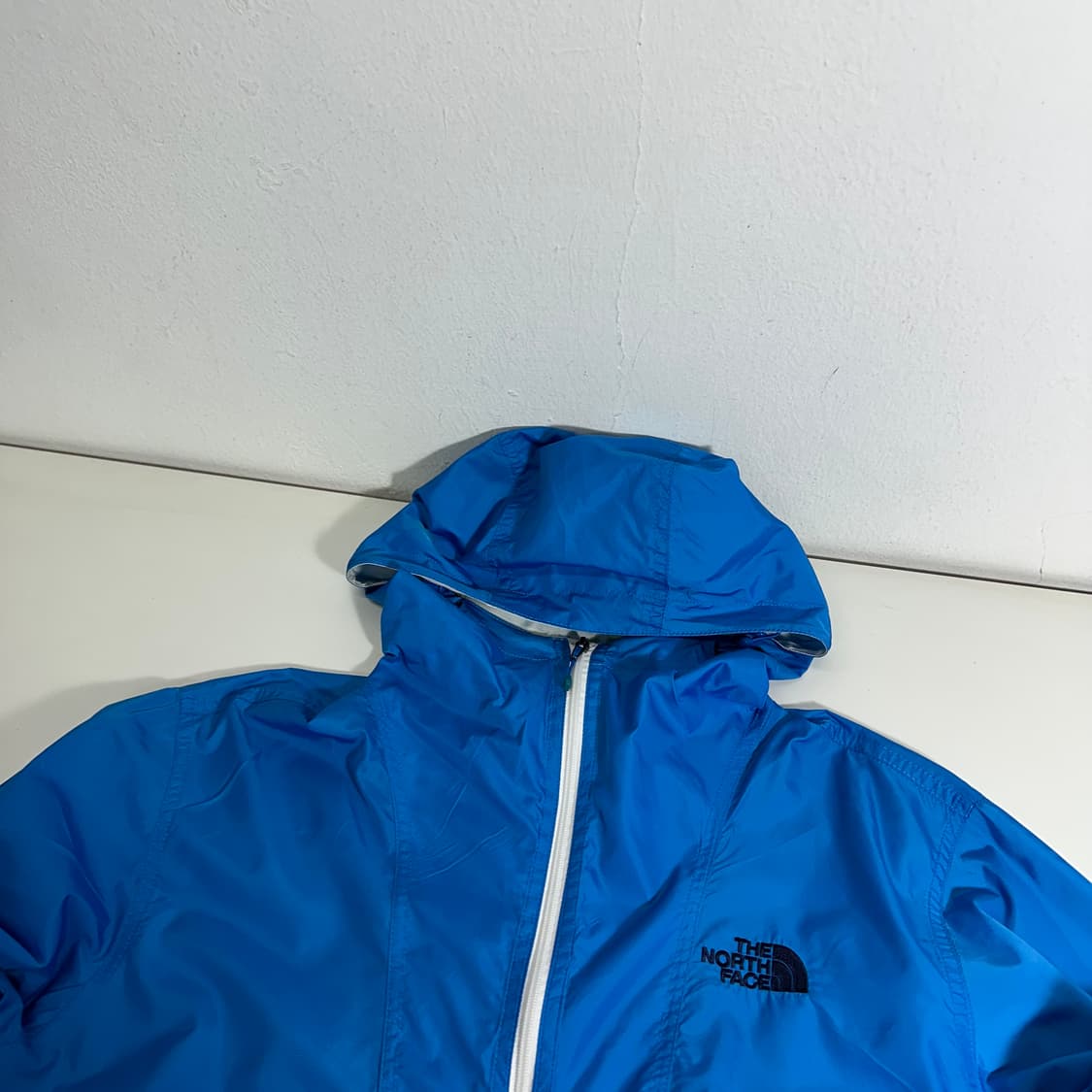 우먼M 노스페이스 블루 나일론 경량 바람막이 상품이미지2