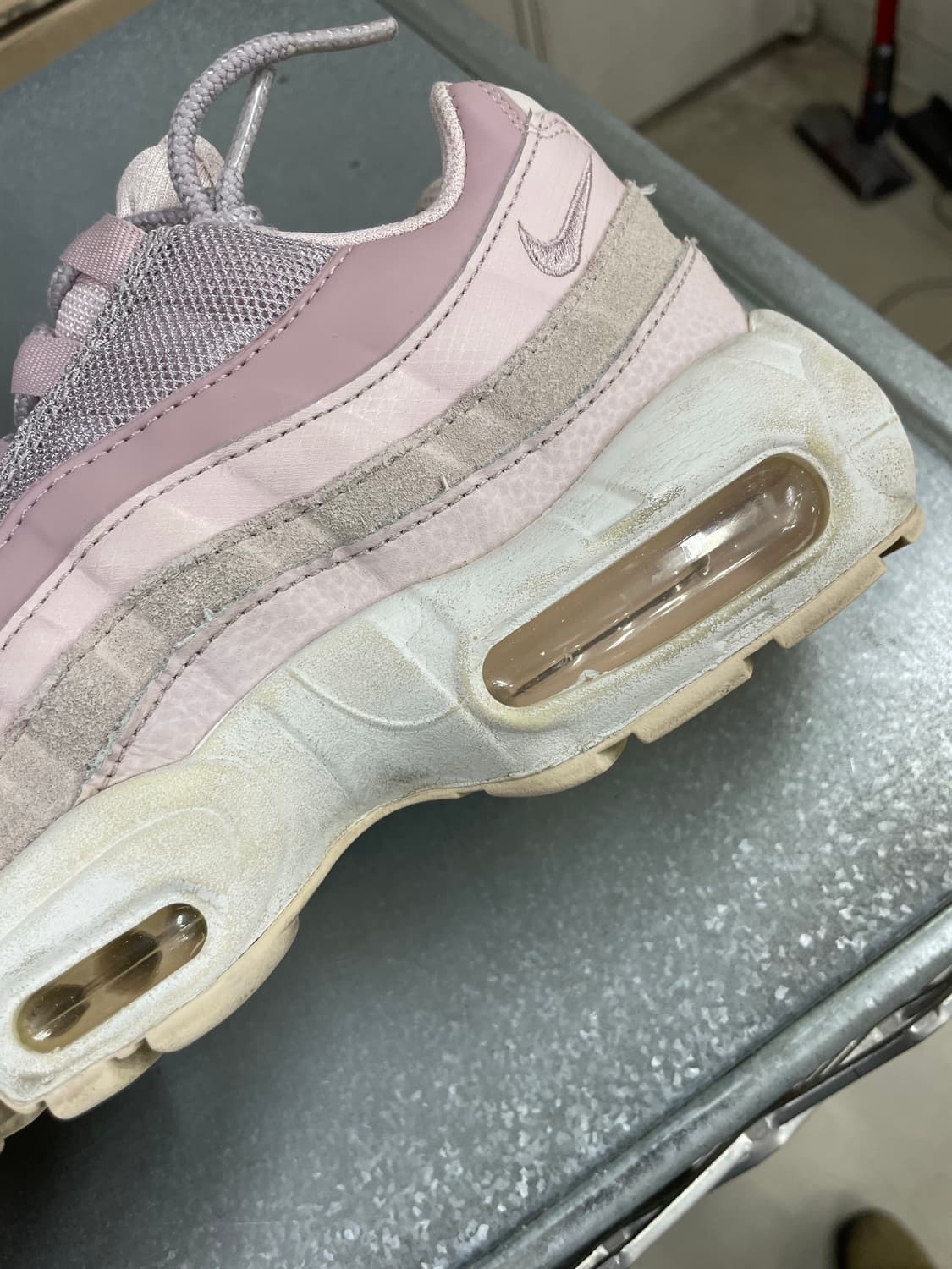 나이키 에어 맥스 95 베얼리 로즈 240 상품이미지7