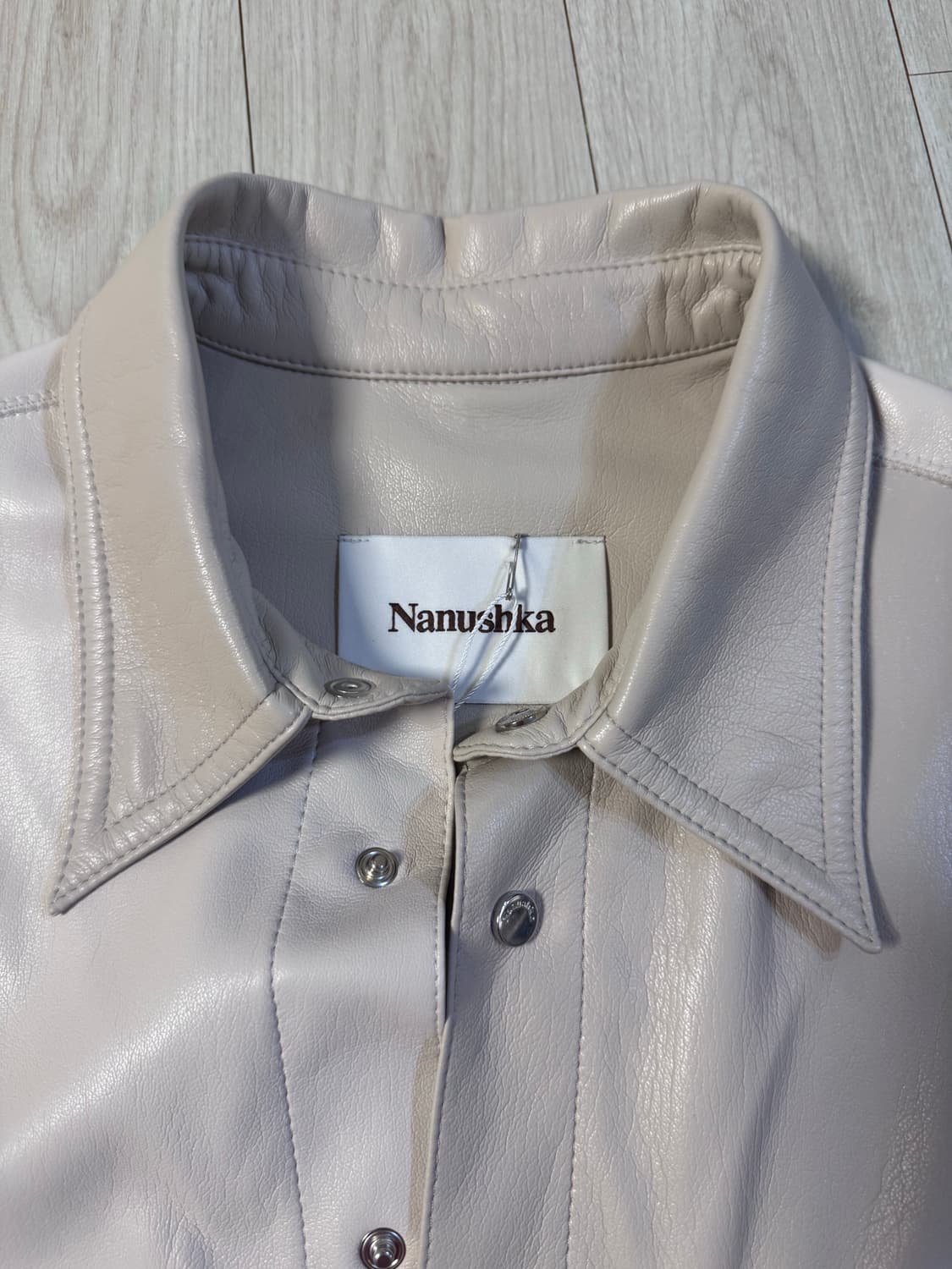 Nanushka 나누슈카 반팔 비건 레더 셔츠 L 상품이미지3