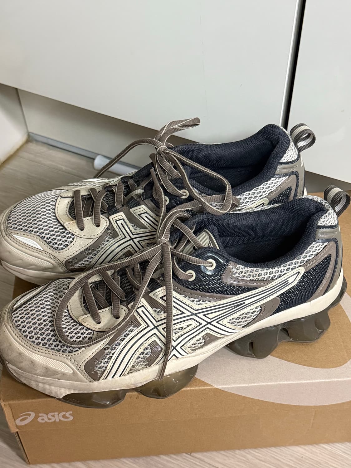 아식스 젤 퀀텀 키네틱 버치 다크 토프 상품이미지3