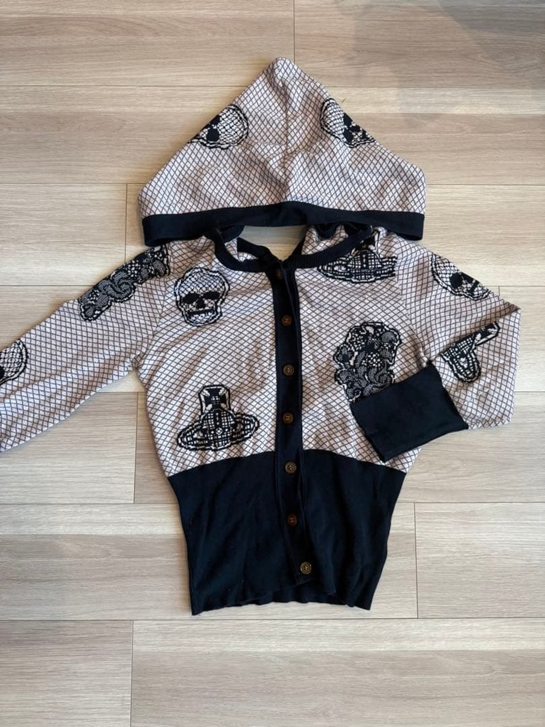 비비안웨스트우드 스컬 후드 가디건 상품이미지1