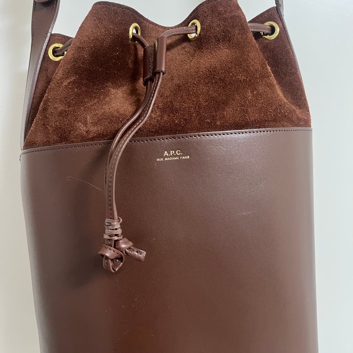 아페쎄 레더 버킷백 상품이미지1