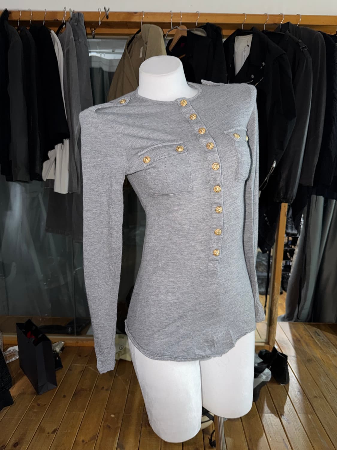 발망 금장 버튼 헨리넥 울 니트 상품이미지5