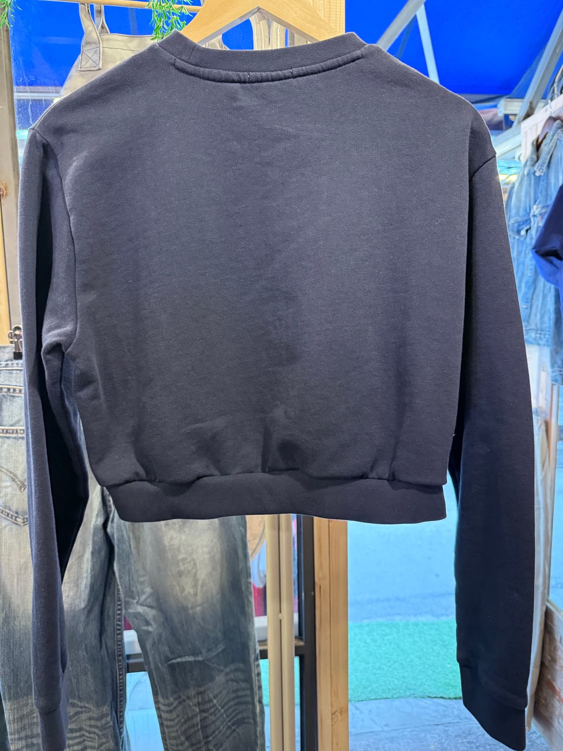 팀버랜드 네이비 크롭 맨투맨 상품이미지3