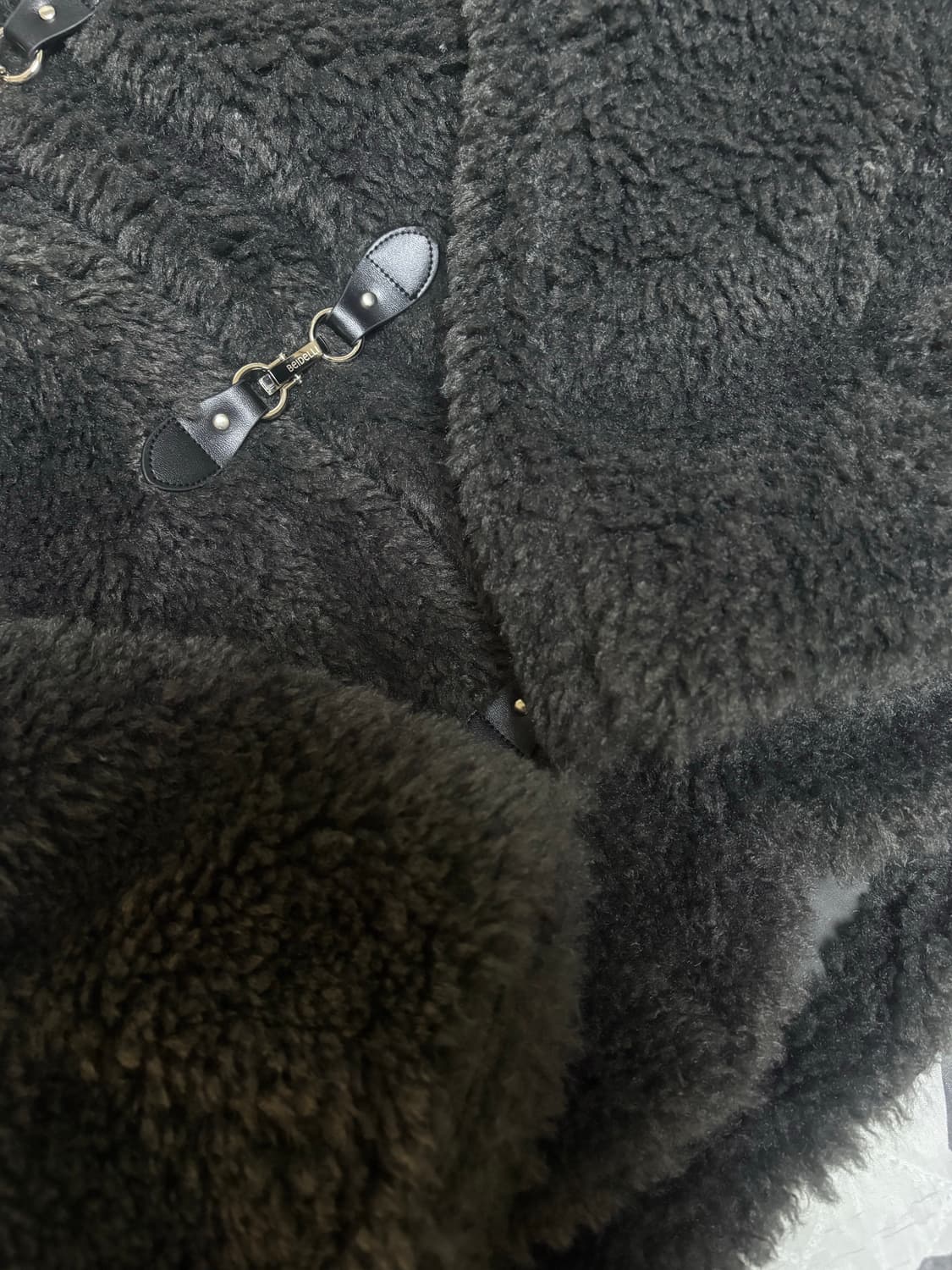 베이델리 비트 퍼 무스탕 (차콜) 상품이미지5