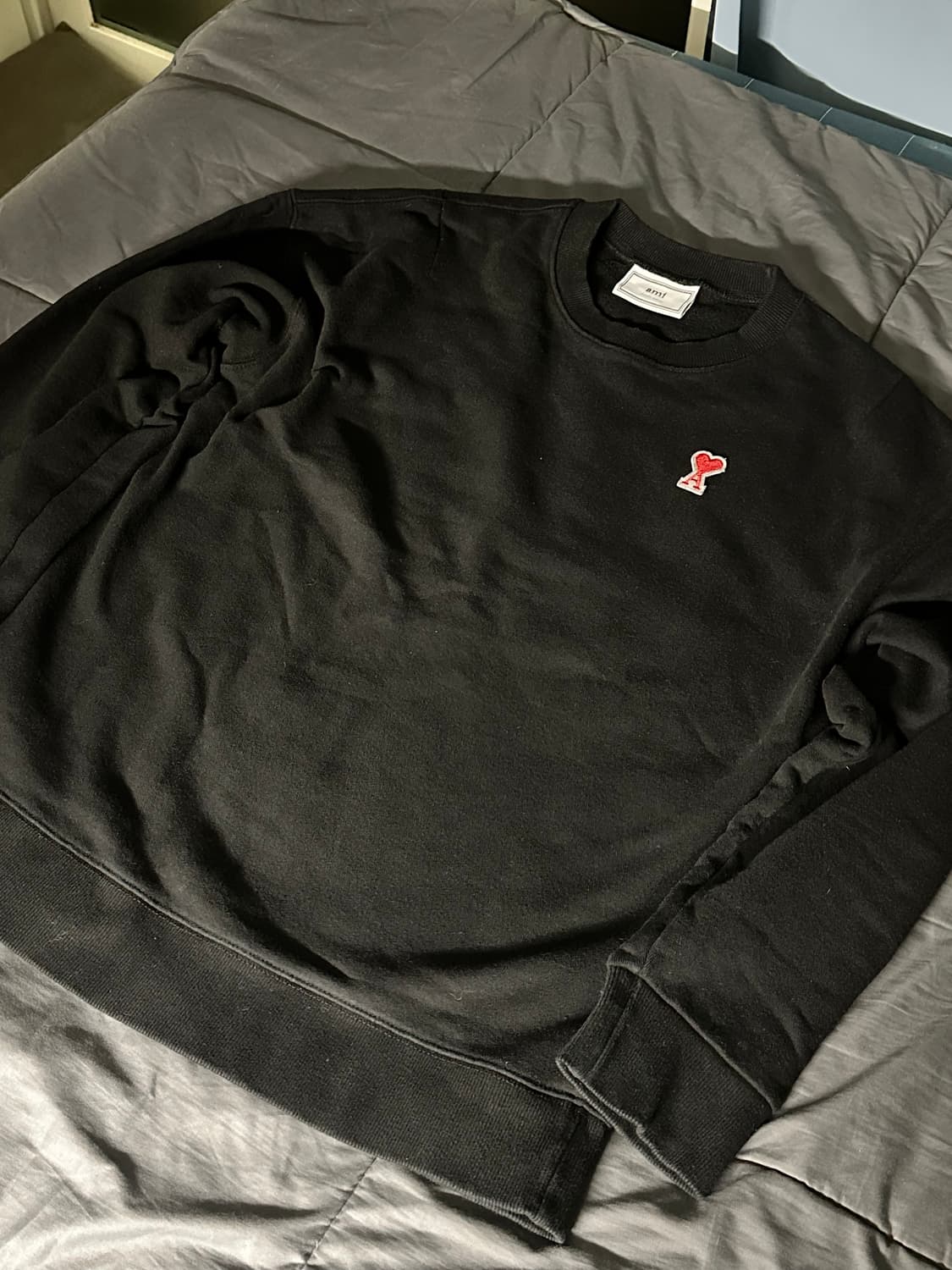 아미 블랙 맨투맨 상품이미지1