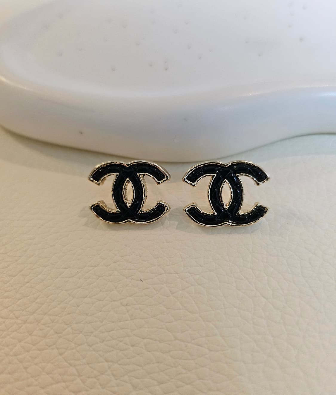 샤넬 블랙 퀼팅 CC로고 귀걸이 업사이클링 상품이미지1