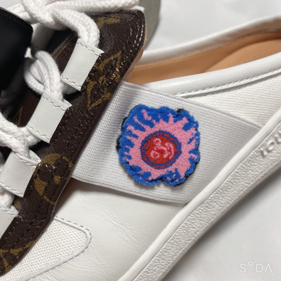 루이비통 23SS LV x YK 루 오픈 백 여성 스니커즈 240mm 상품이미지3