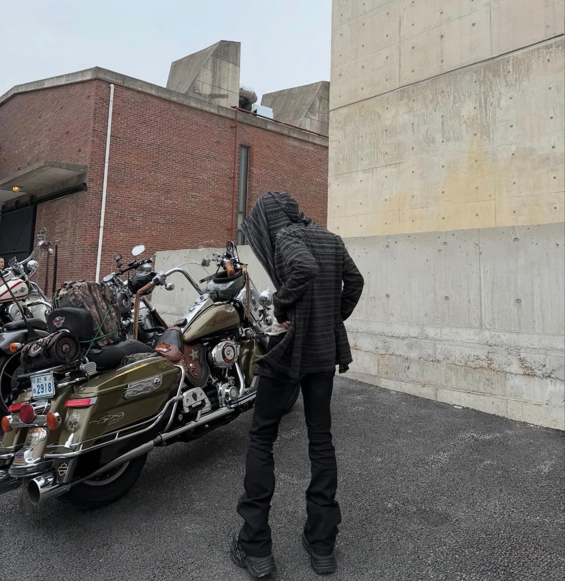 QOP Black Flared Jeans 상품이미지6