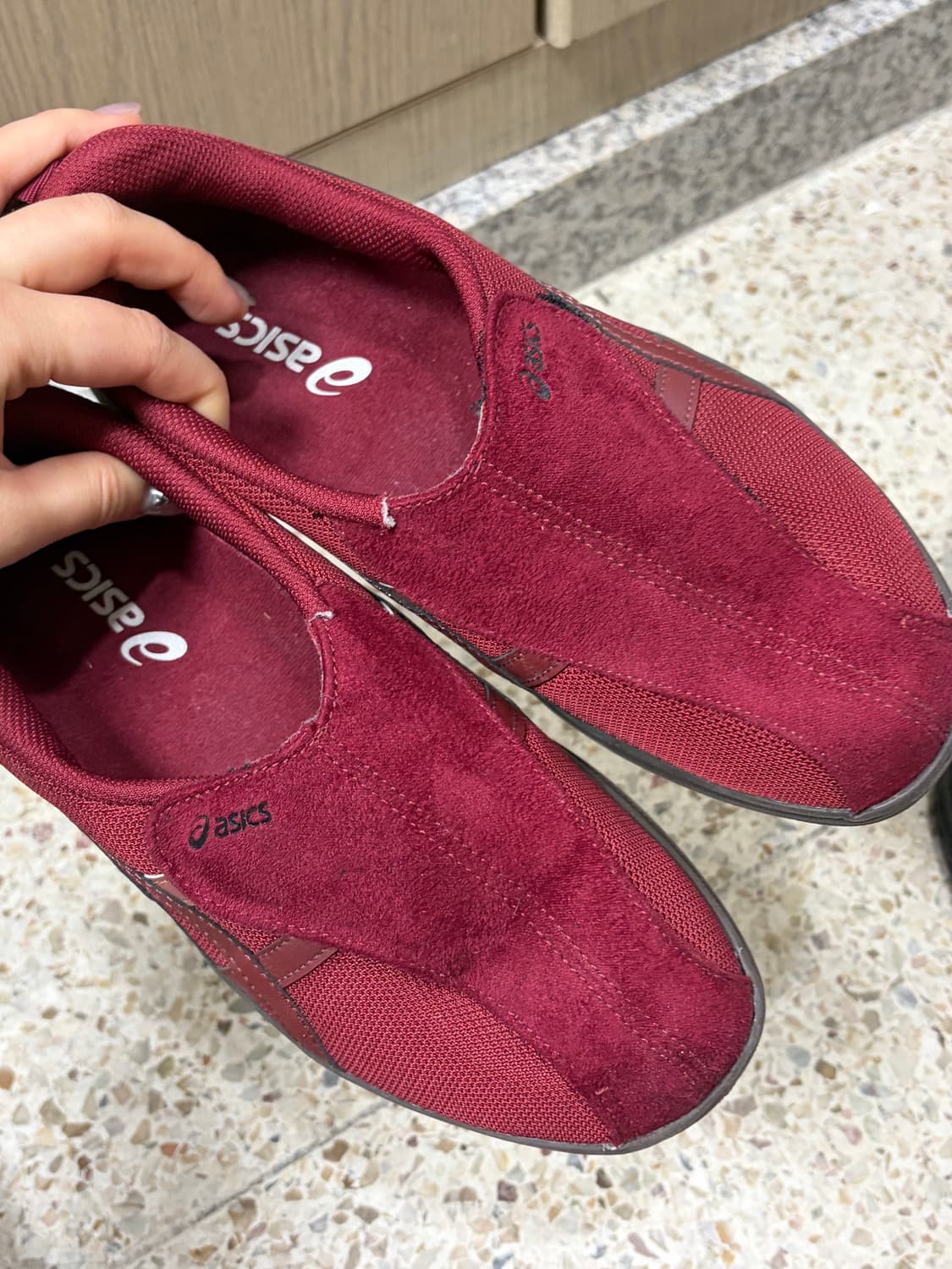 아식스 라이프워커 여성 워킹화 버건디 상품이미지3