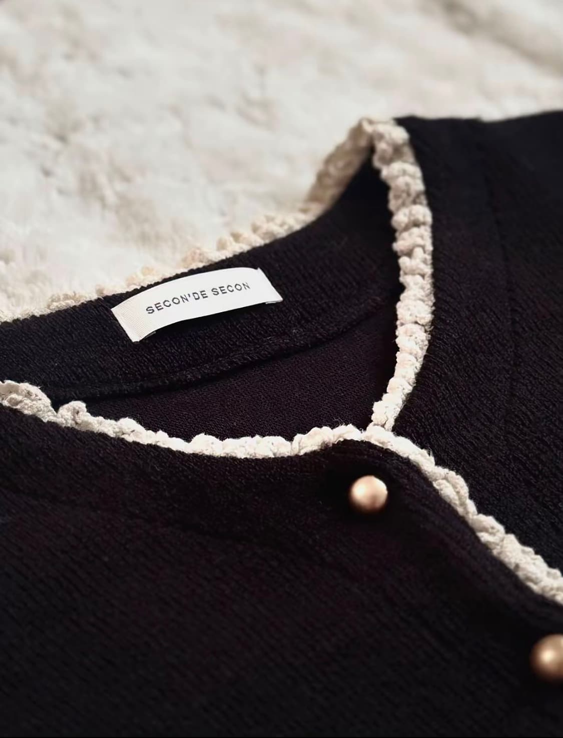 [새상품] 금장단추 레이스 포인트 블랙 가디건 상품이미지2