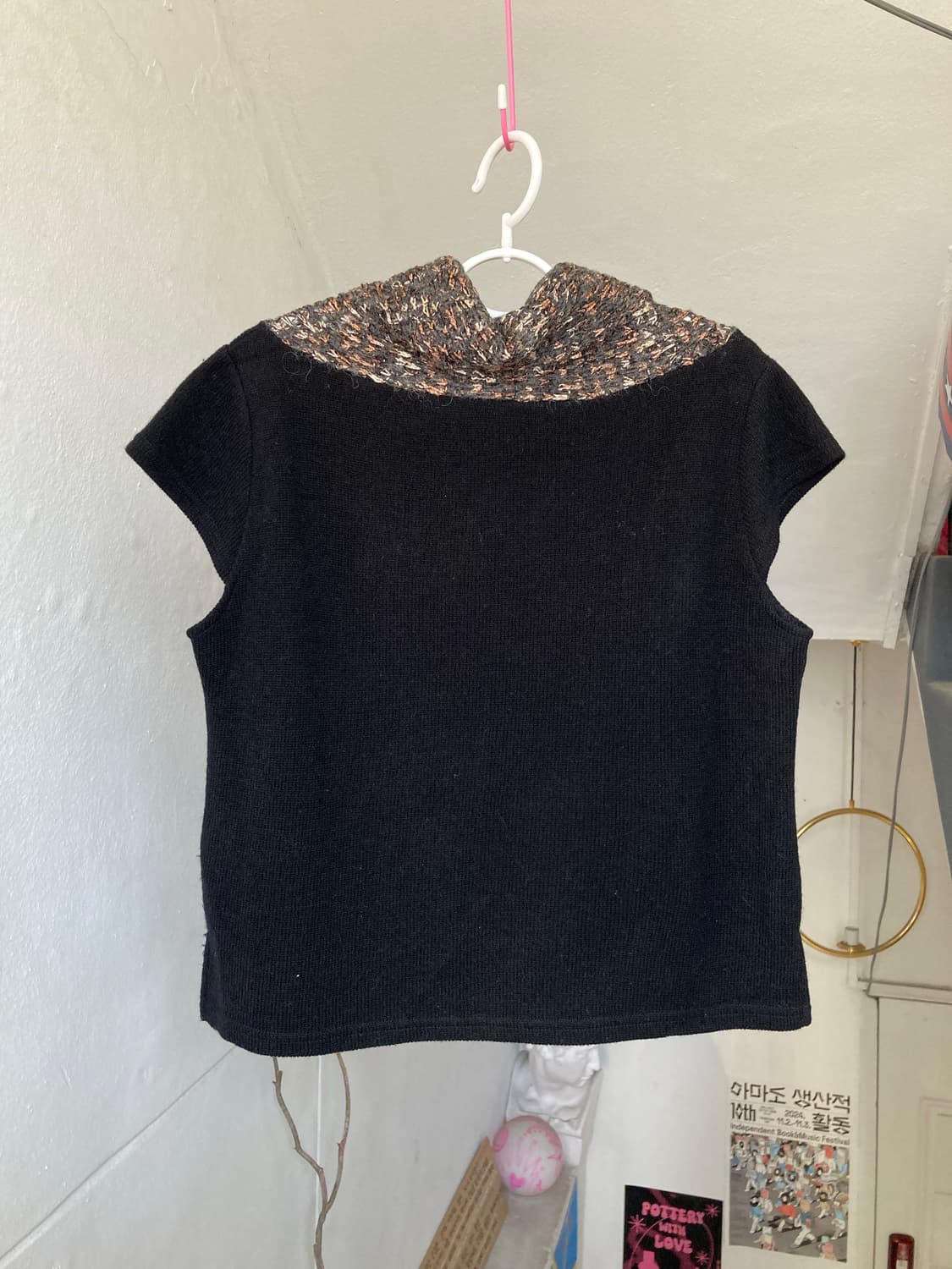 넥 디테일 캡소매 크롭 니트 상품이미지5