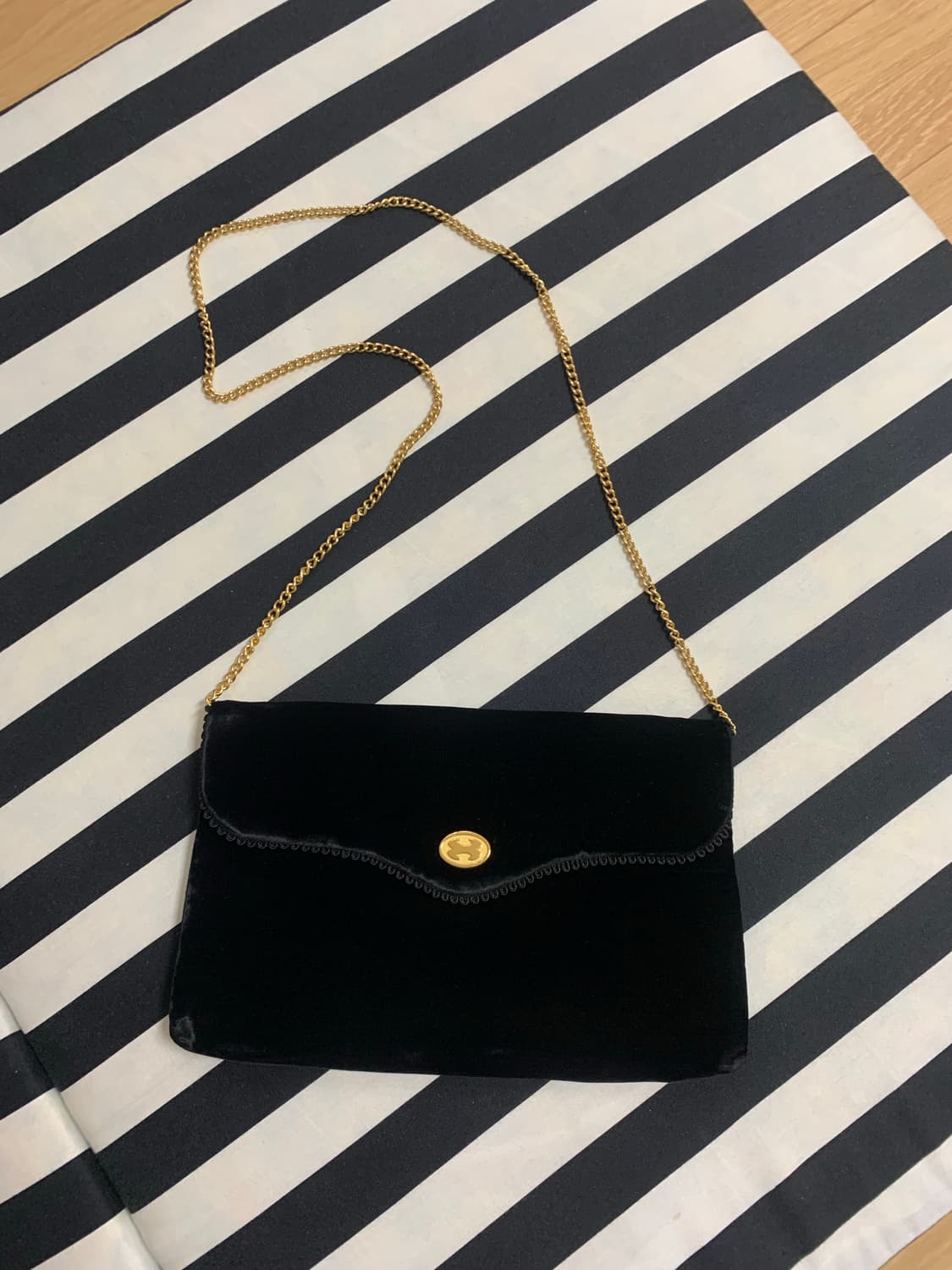 벨벳 금장 체인백 상품이미지1