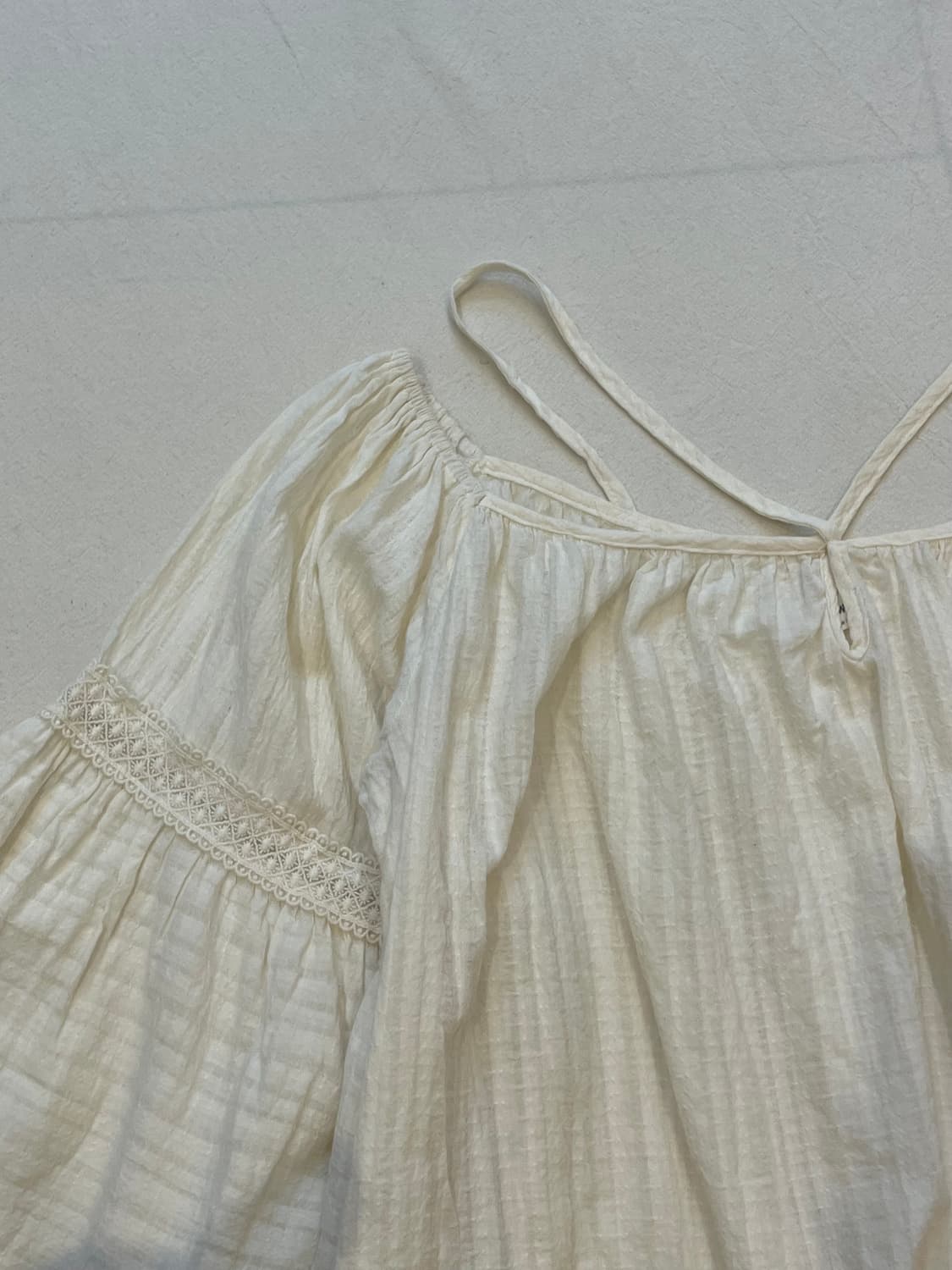  퓨어레이스 오프숄더 블라우스 상품이미지3
