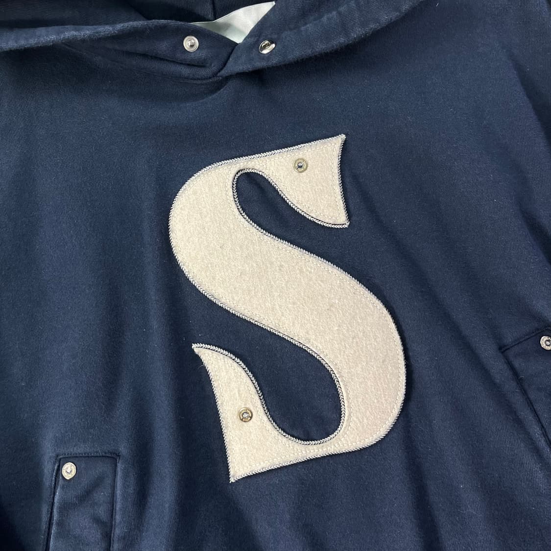 100 세터 아플리케 리벳 후드티 상품이미지2