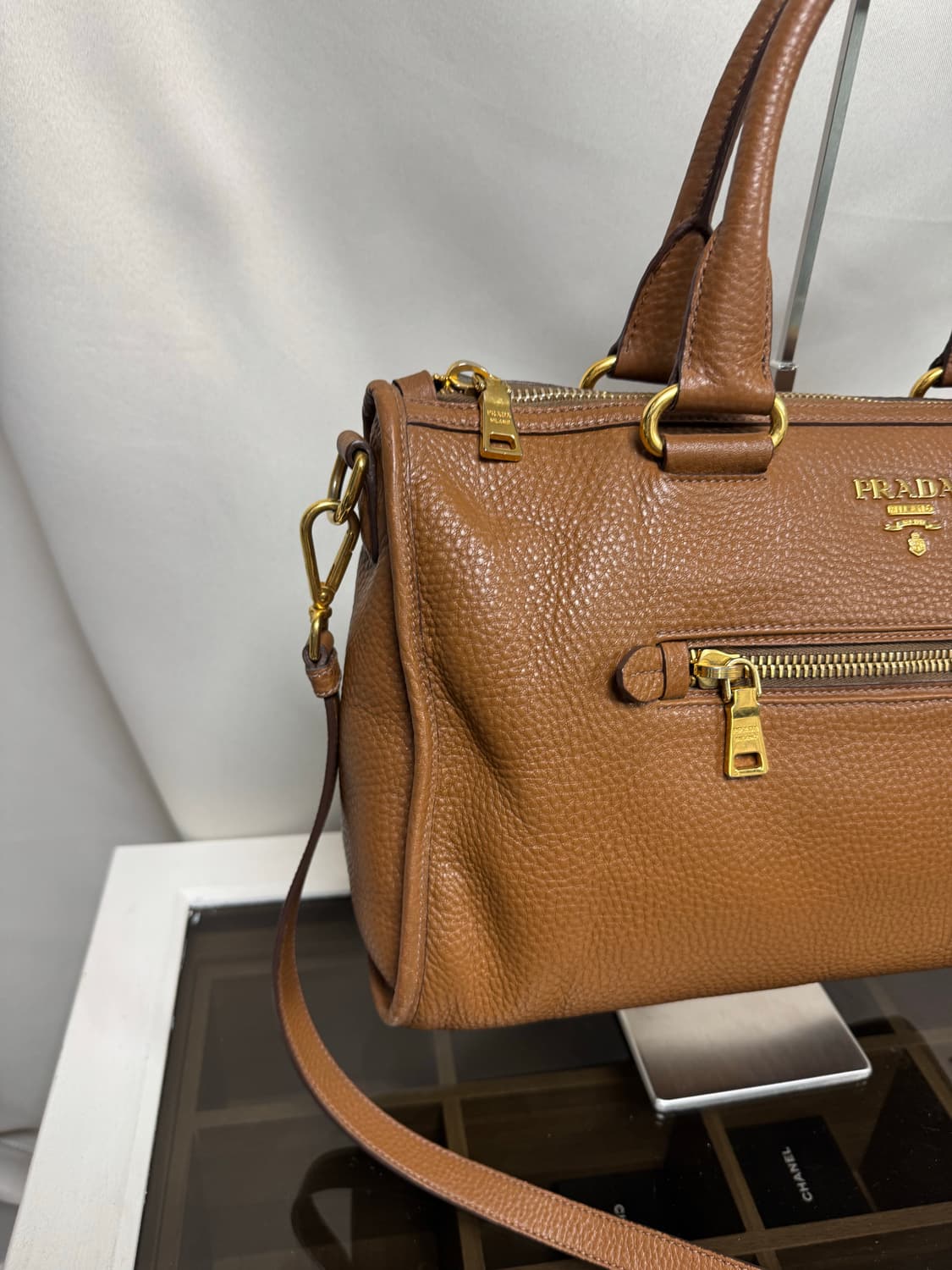 정품 프라다 레더 모터백 상품이미지2