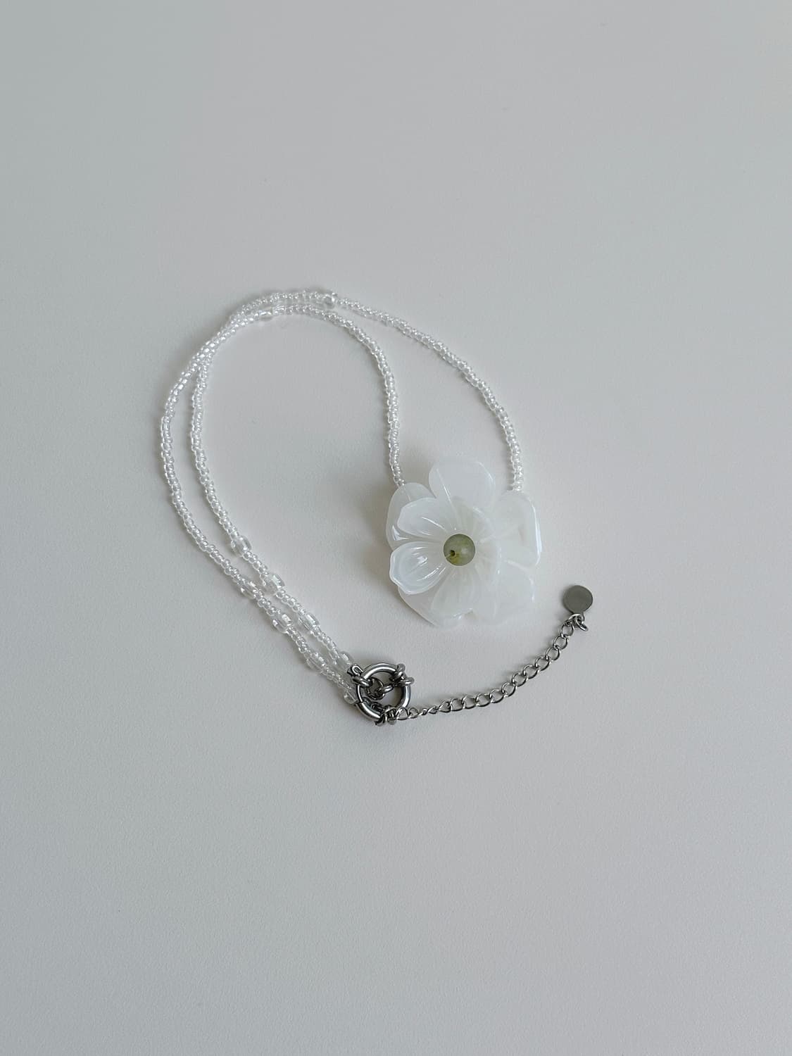 White petal bead necklace 상품이미지3