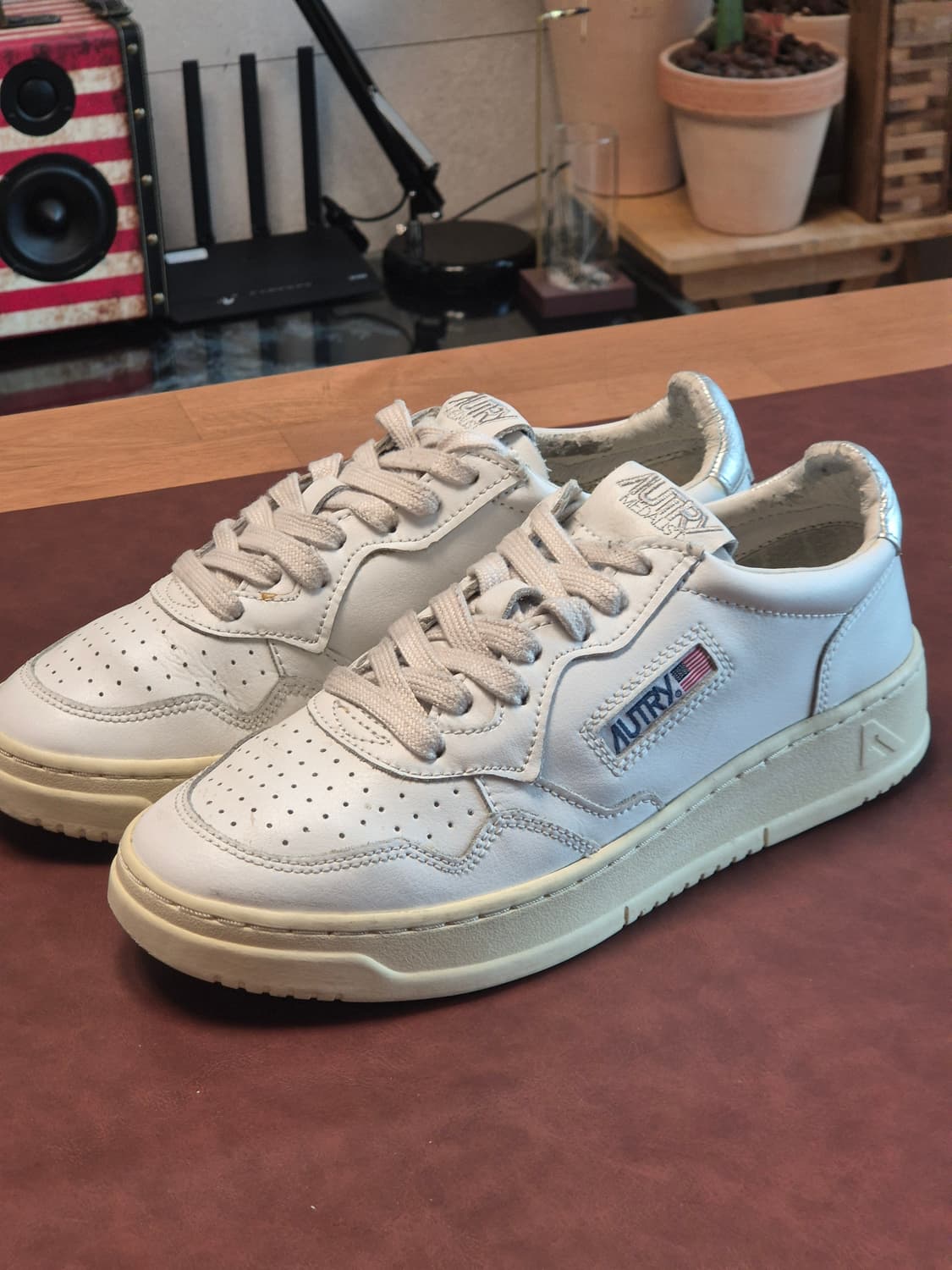 240-245(38) 오트리 메달리스트 로우 스니커  상품이미지3